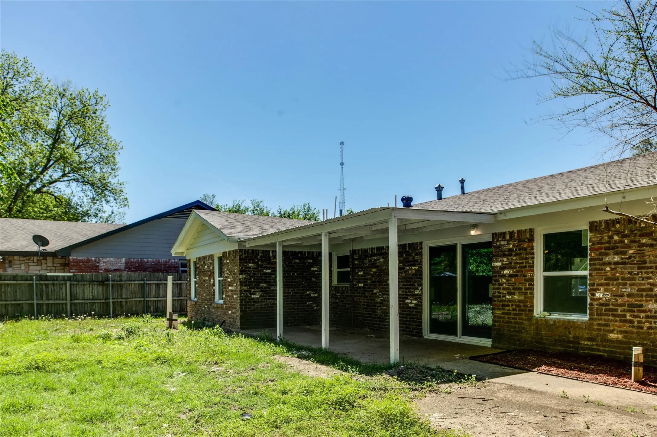 Single Family Residence For Sale in Tarrant County , 4208 Ashmore Drive, North Richland Hills, Texas 76180, 3 Bedroom, 2 Bathroom, 2 Garage spaces, 1,664 Sqft, built in 1958, Price $279,900, mls#21283325, Real Estate Agent in North Richland Hills, Homes For Sale in Tarrant county, Homes For Sale in North Richland Hills, Realtor in North Richland Hills Texas, Real Estate Brokerage Independent Realty Texas, Luminita Cordes Realtor
