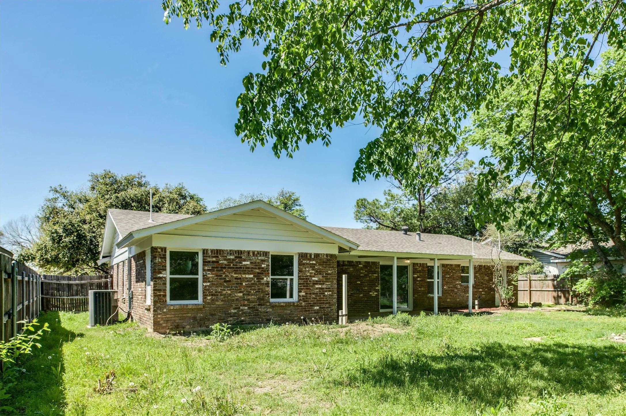 Single Family Residence For Sale in Tarrant County , 4208 Ashmore Drive, North Richland Hills, Texas 76180, 3 Bedroom, 2 Bathroom, 2 Garage spaces, 1,664 Sqft, built in 1958, Price $279,900, mls#21283325, Real Estate Agent in North Richland Hills, Homes For Sale in Tarrant county, Homes For Sale in North Richland Hills, Realtor in North Richland Hills Texas, Real Estate Brokerage Independent Realty Texas, Luminita Cordes Realtor