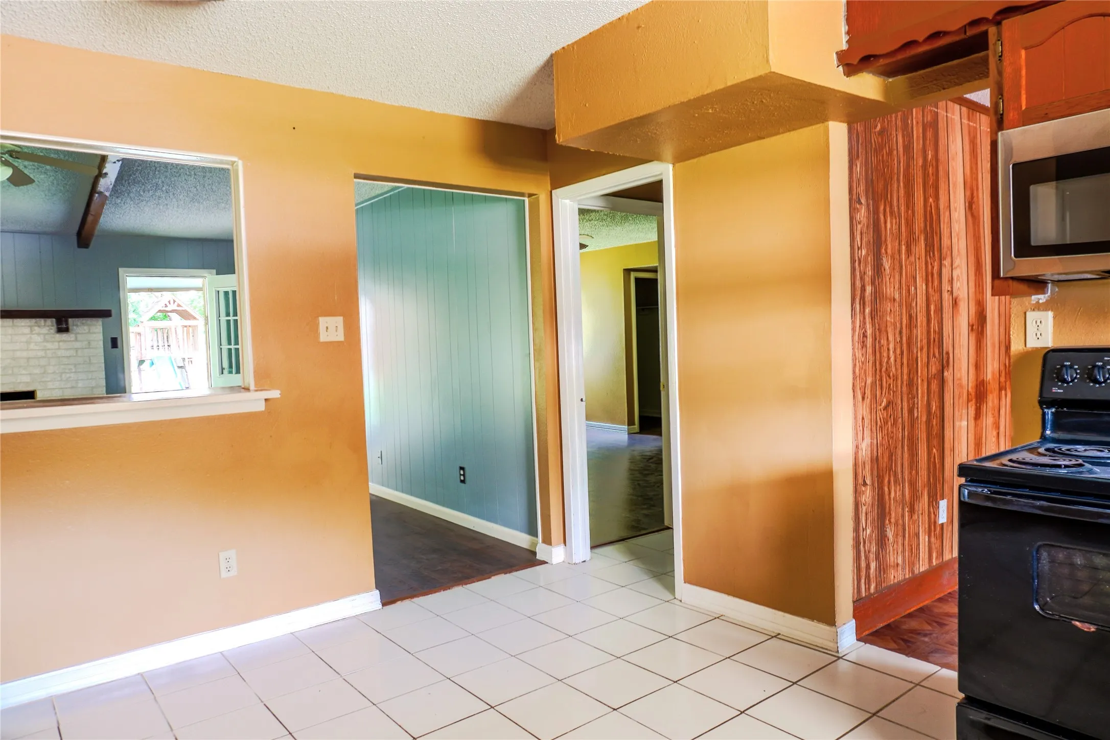 Single Family Residence For Sale in Tarrant County , 300 Coury Road, Everman, Texas 76140, 3 Bedroom, 2 Bathroom, 1 Garage spaces, 1,690 Sqft, built in 1982, mls#21284527, Real Estate Agent in Everman, Homes For Sale in Tarrant county, Homes For Sale in Everman, Realtor in Everman Texas, Real Estate Brokerage Independent Realty Texas, Luminita Cordes Realtor