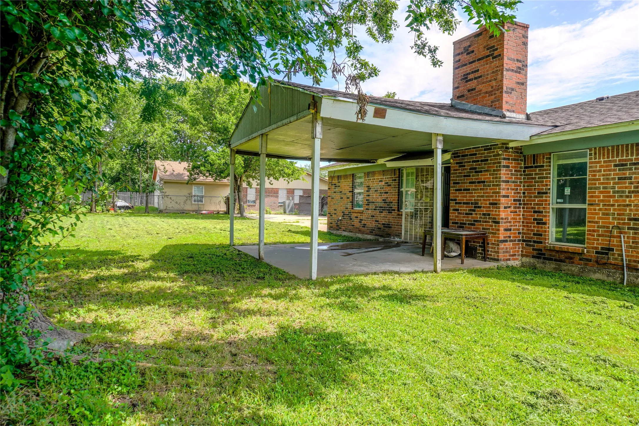 Single Family Residence For Sale in Tarrant County , 300 Coury Road, Everman, Texas 76140, 3 Bedroom, 2 Bathroom, 1 Garage spaces, 1,690 Sqft, built in 1982, mls#21284527, Real Estate Agent in Everman, Homes For Sale in Tarrant county, Homes For Sale in Everman, Realtor in Everman Texas, Real Estate Brokerage Independent Realty Texas, Luminita Cordes Realtor
