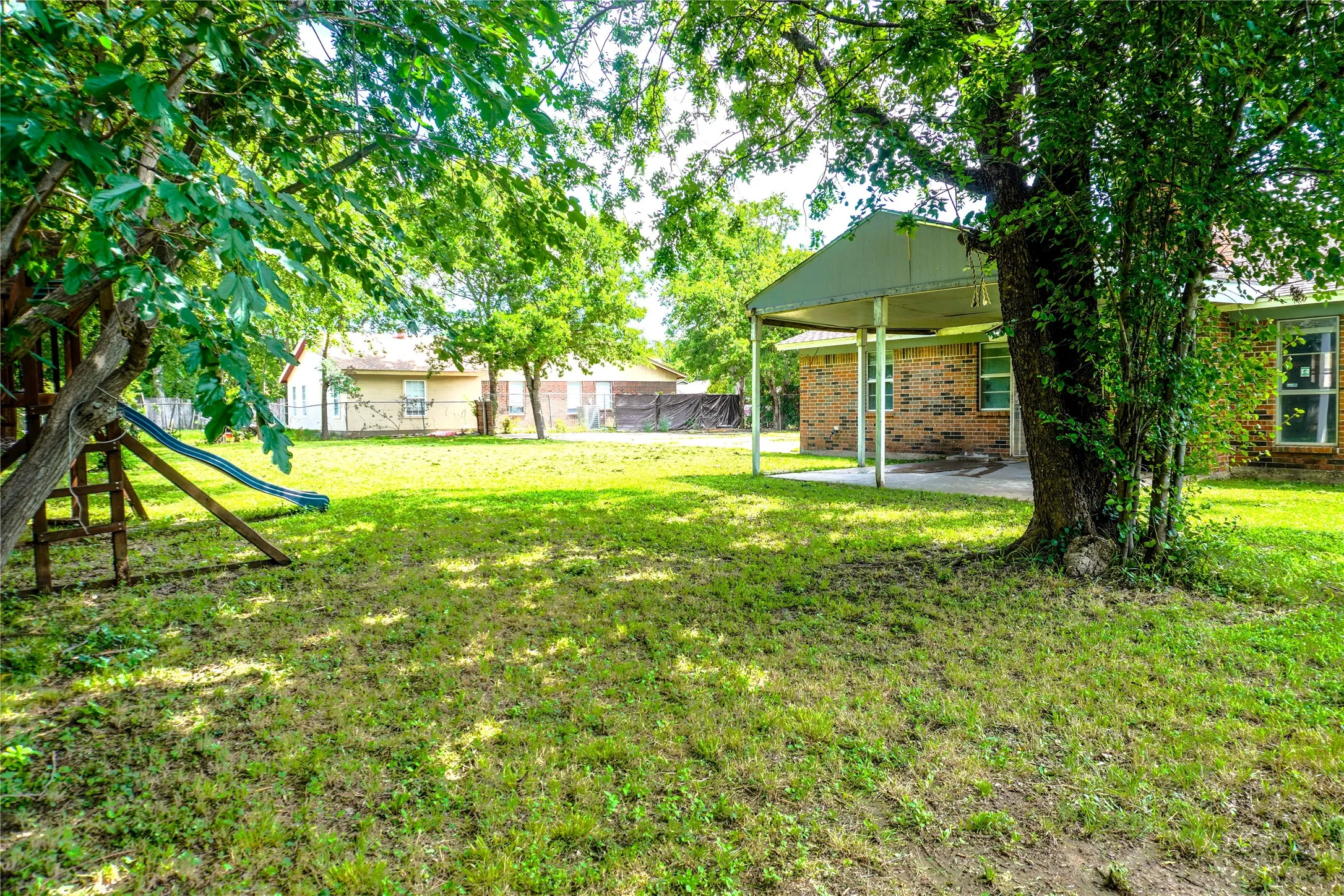 Single Family Residence For Sale in Tarrant County , 300 Coury Road, Everman, Texas 76140, 3 Bedroom, 2 Bathroom, 1 Garage spaces, 1,690 Sqft, built in 1982, mls#21284527, Real Estate Agent in Everman, Homes For Sale in Tarrant county, Homes For Sale in Everman, Realtor in Everman Texas, Real Estate Brokerage Independent Realty Texas, Luminita Cordes Realtor