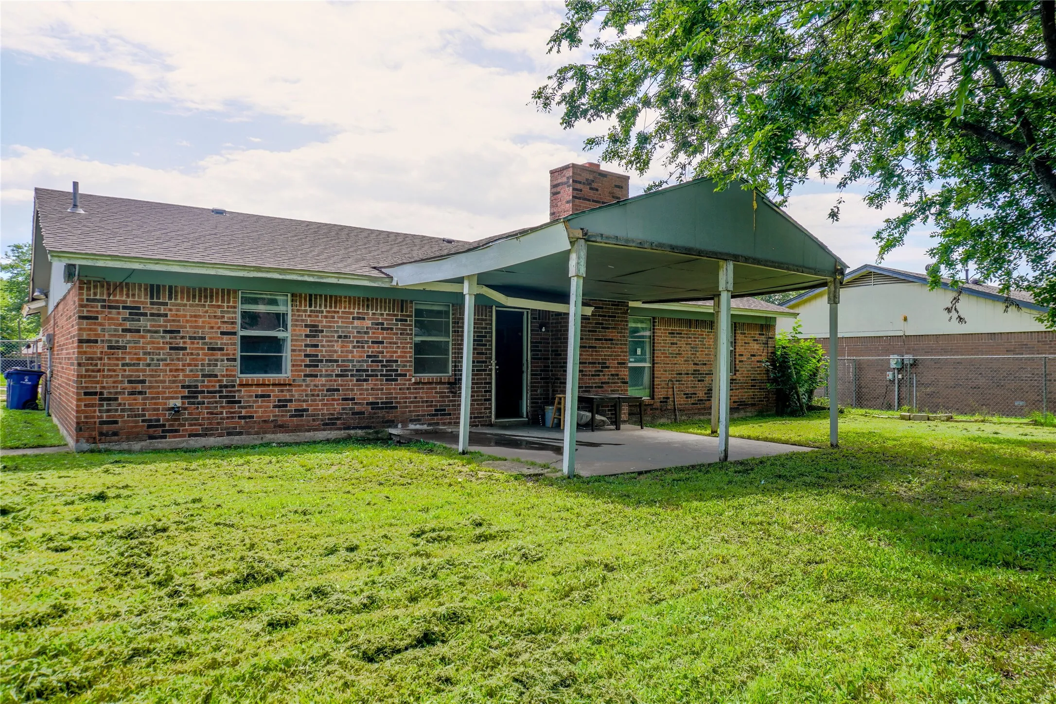 Single Family Residence For Sale in Tarrant County , 300 Coury Road, Everman, Texas 76140, 3 Bedroom, 2 Bathroom, 1 Garage spaces, 1,690 Sqft, built in 1982, mls#21284527, Real Estate Agent in Everman, Homes For Sale in Tarrant county, Homes For Sale in Everman, Realtor in Everman Texas, Real Estate Brokerage Independent Realty Texas, Luminita Cordes Realtor