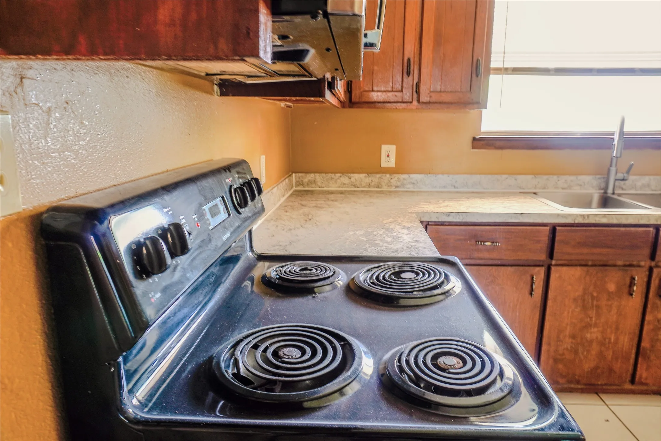 Single Family Residence For Sale in Tarrant County , 300 Coury Road, Everman, Texas 76140, 3 Bedroom, 2 Bathroom, 1 Garage spaces, 1,690 Sqft, built in 1982, mls#21284527, Real Estate Agent in Everman, Homes For Sale in Tarrant county, Homes For Sale in Everman, Realtor in Everman Texas, Real Estate Brokerage Independent Realty Texas, Luminita Cordes Realtor