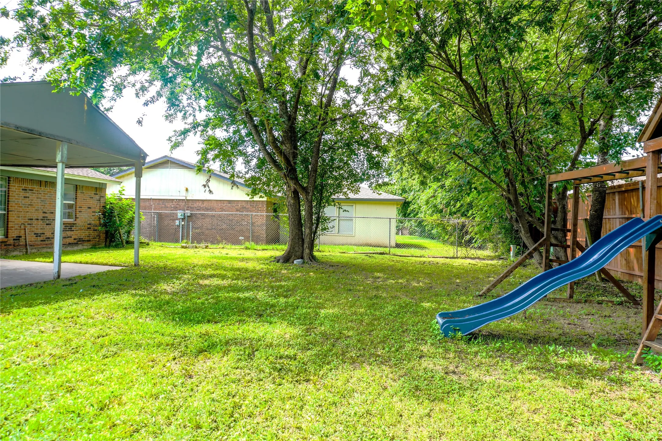 Single Family Residence For Sale in Tarrant County , 300 Coury Road, Everman, Texas 76140, 3 Bedroom, 2 Bathroom, 1 Garage spaces, 1,690 Sqft, built in 1982, mls#21284527, Real Estate Agent in Everman, Homes For Sale in Tarrant county, Homes For Sale in Everman, Realtor in Everman Texas, Real Estate Brokerage Independent Realty Texas, Luminita Cordes Realtor