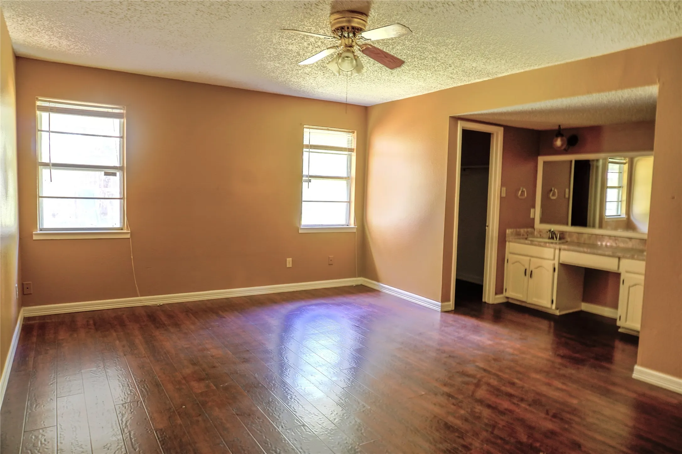 Single Family Residence For Sale in Tarrant County , 300 Coury Road, Everman, Texas 76140, 3 Bedroom, 2 Bathroom, 1 Garage spaces, 1,690 Sqft, built in 1982, mls#21284527, Real Estate Agent in Everman, Homes For Sale in Tarrant county, Homes For Sale in Everman, Realtor in Everman Texas, Real Estate Brokerage Independent Realty Texas, Luminita Cordes Realtor