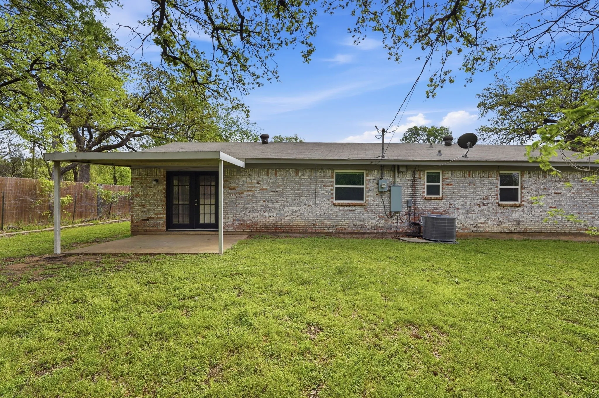 Single Family Residence For Sale in Tarrant County , 6246 Guilford Street, Forest Hill, Texas 76119, 4 Bedroom, 2 Bathroom, 2 Garage spaces, 1,377 Sqft, built in 1971, Price $224,999, mls#21189894, Real Estate Agent in Forest Hill, Homes For Sale in Tarrant county, Homes For Sale in Forest Hill, Realtor in Forest Hill Texas, Real Estate Brokerage Independent Realty Texas, Luminita Cordes Realtor