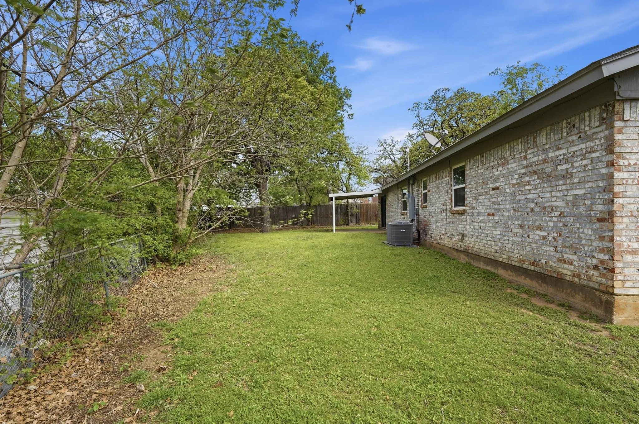 Single Family Residence For Sale in Tarrant County , 6246 Guilford Street, Forest Hill, Texas 76119, 4 Bedroom, 2 Bathroom, 2 Garage spaces, 1,377 Sqft, built in 1971, Price $224,999, mls#21189894, Real Estate Agent in Forest Hill, Homes For Sale in Tarrant county, Homes For Sale in Forest Hill, Realtor in Forest Hill Texas, Real Estate Brokerage Independent Realty Texas, Luminita Cordes Realtor