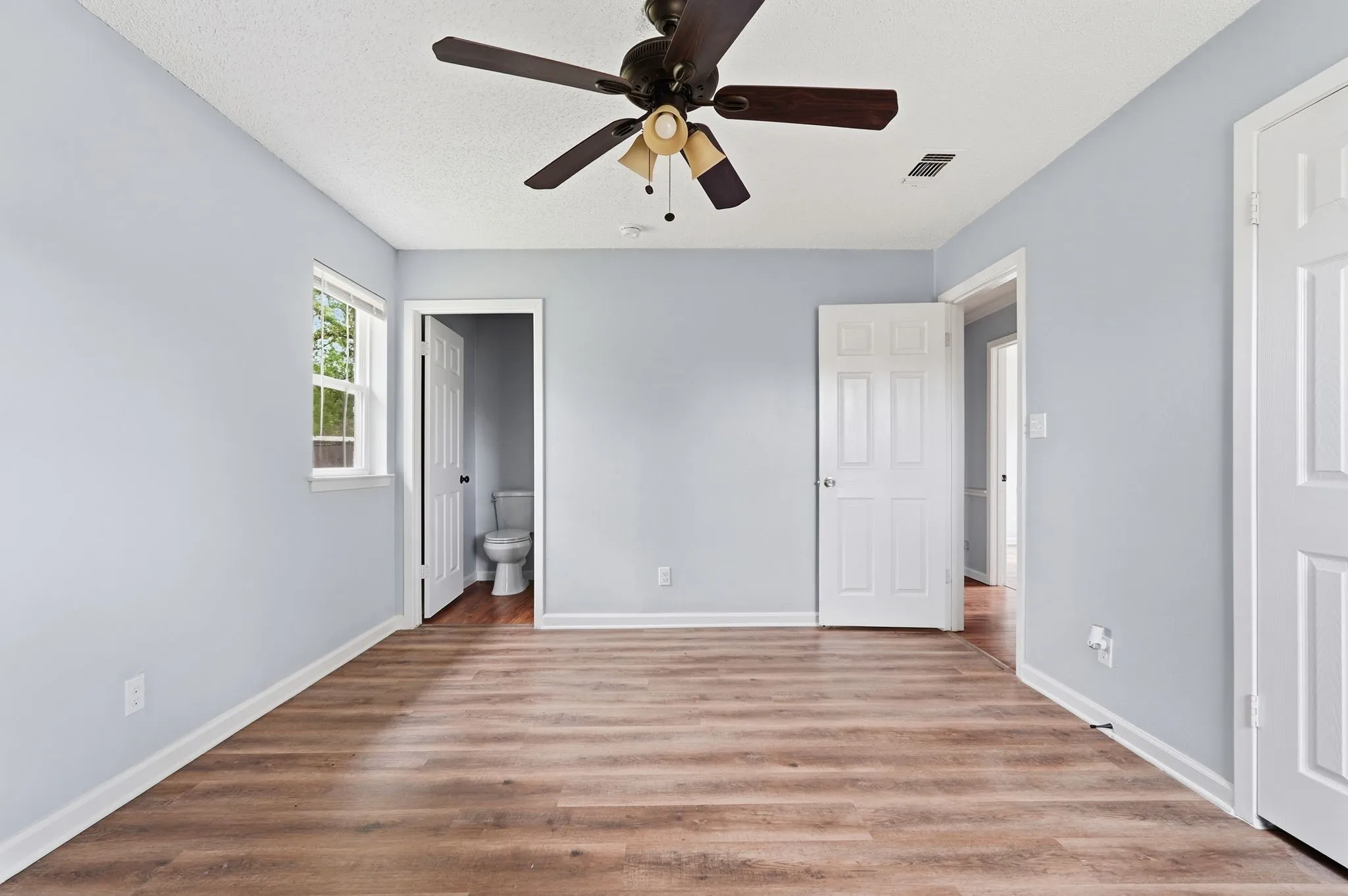 Single Family Residence For Sale in Tarrant County , 6246 Guilford Street, Forest Hill, Texas 76119, 4 Bedroom, 2 Bathroom, 2 Garage spaces, 1,377 Sqft, built in 1971, Price $224,999, mls#21189894, Real Estate Agent in Forest Hill, Homes For Sale in Tarrant county, Homes For Sale in Forest Hill, Realtor in Forest Hill Texas, Real Estate Brokerage Independent Realty Texas, Luminita Cordes Realtor