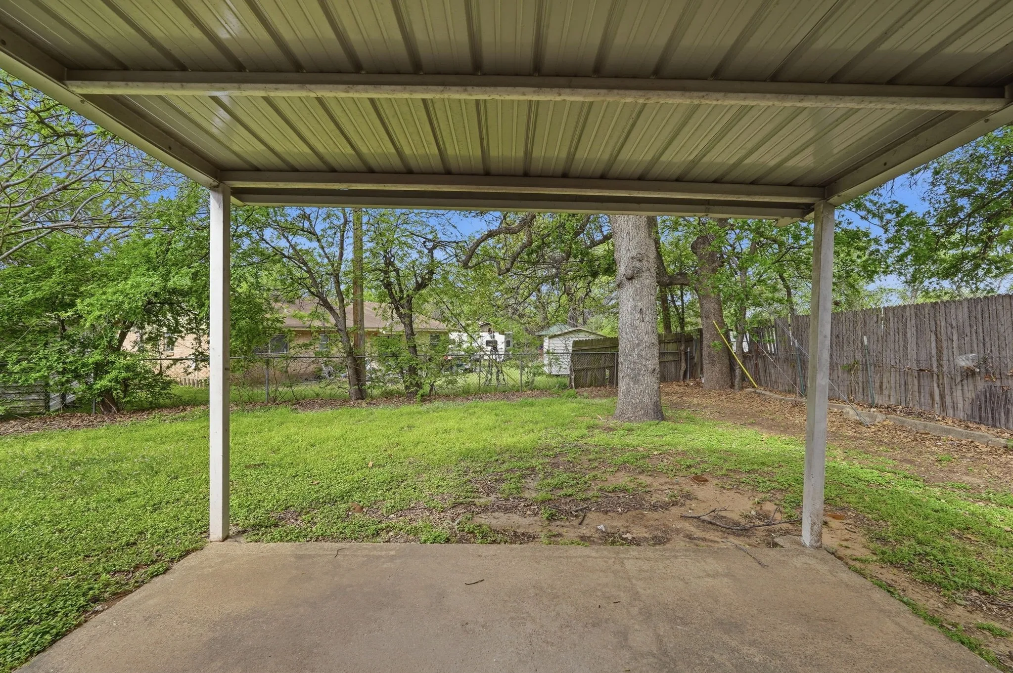 Single Family Residence For Sale in Tarrant County , 6246 Guilford Street, Forest Hill, Texas 76119, 4 Bedroom, 2 Bathroom, 2 Garage spaces, 1,377 Sqft, built in 1971, Price $224,999, mls#21189894, Real Estate Agent in Forest Hill, Homes For Sale in Tarrant county, Homes For Sale in Forest Hill, Realtor in Forest Hill Texas, Real Estate Brokerage Independent Realty Texas, Luminita Cordes Realtor