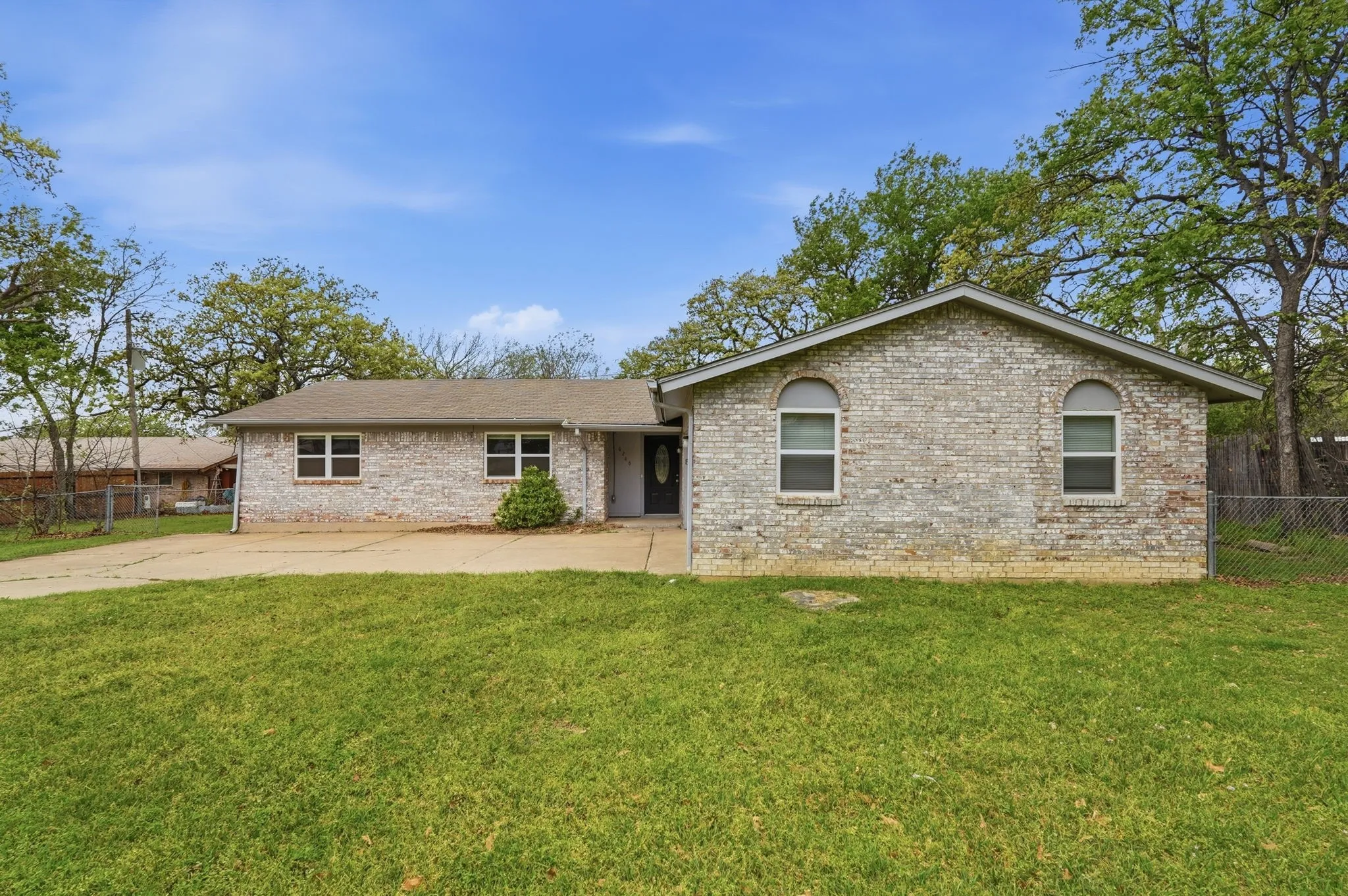 Single Family Residence For Sale in Tarrant County , 6246 Guilford Street, Forest Hill, Texas 76119, 4 Bedroom, 2 Bathroom, 2 Garage spaces, 1,377 Sqft, built in 1971, Price $224,999, mls#21189894, Real Estate Agent in Forest Hill, Homes For Sale in Tarrant county, Homes For Sale in Forest Hill, Realtor in Forest Hill Texas, Real Estate Brokerage Independent Realty Texas, Luminita Cordes Realtor