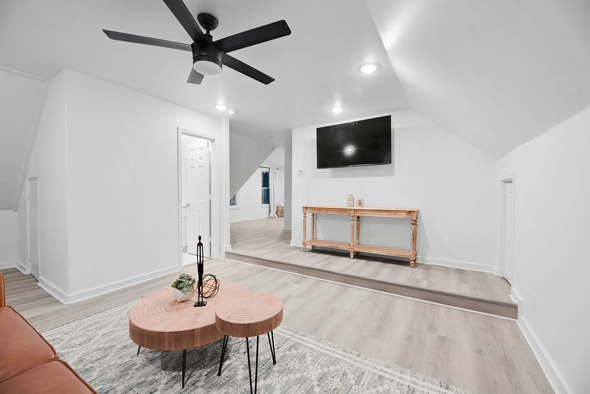Single Family Residence For Sale in Palo Pinto County , 1907 Buck Run, Possum Kingdom Lake, Texas 76449, 4 Bedroom, 5 Bathroom, Garage spaces, 2,920 Sqft, built in 2005, mls#21283911, Real Estate Agent in Possum Kingdom Lake, Homes For Sale in Palo Pinto county, Homes For Sale in Possum Kingdom Lake, Realtor in Possum Kingdom Lake Texas, Real Estate Brokerage Independent Realty Texas, Luminita Cordes Realtor