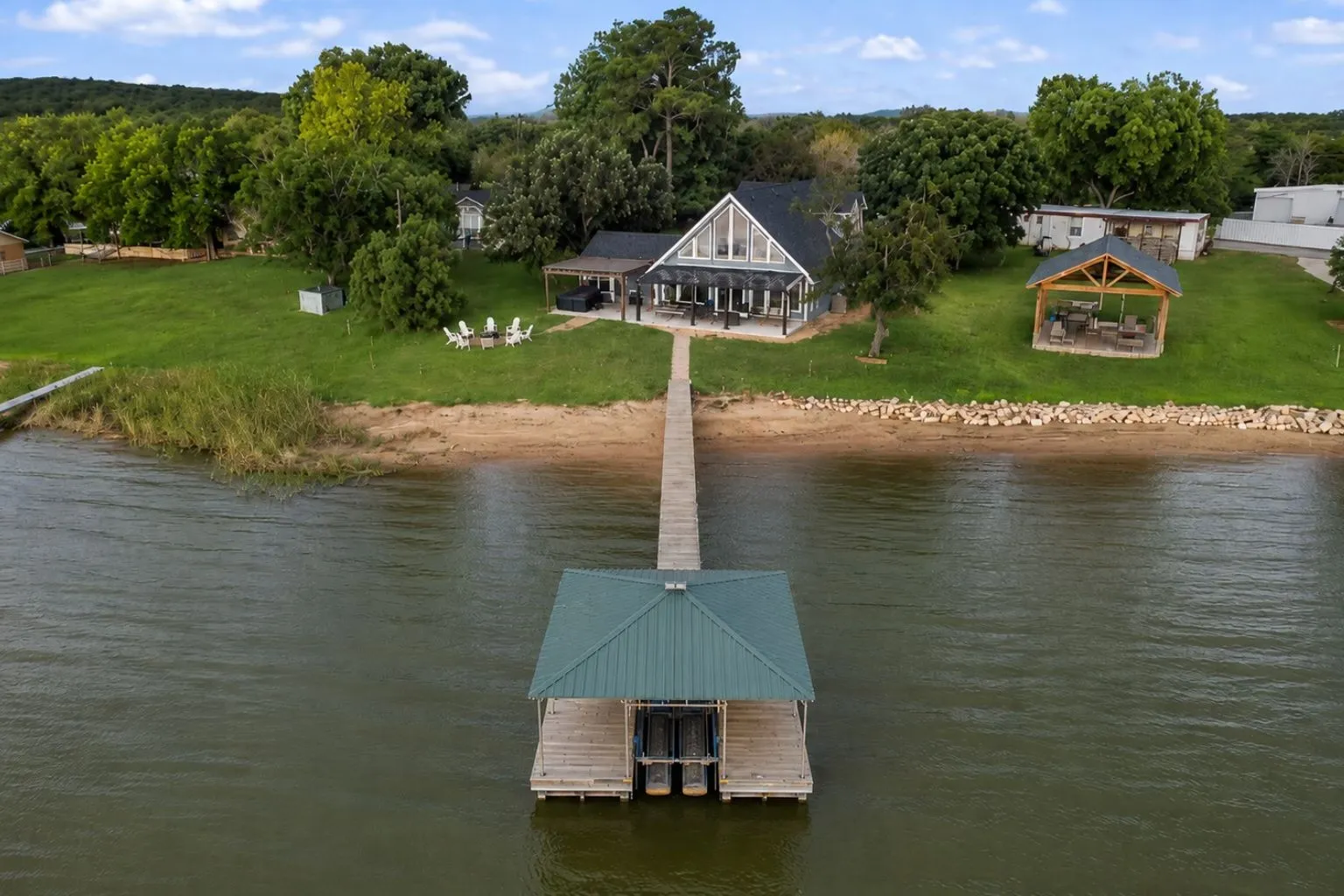 Single Family Residence For Sale in Palo Pinto County , 1907 Buck Run, Possum Kingdom Lake, Texas 76449, 4 Bedroom, 5 Bathroom, Garage spaces, 2,920 Sqft, built in 2005, mls#21283911, Real Estate Agent in Possum Kingdom Lake, Homes For Sale in Palo Pinto county, Homes For Sale in Possum Kingdom Lake, Realtor in Possum Kingdom Lake Texas, Real Estate Brokerage Independent Realty Texas, Luminita Cordes Realtor