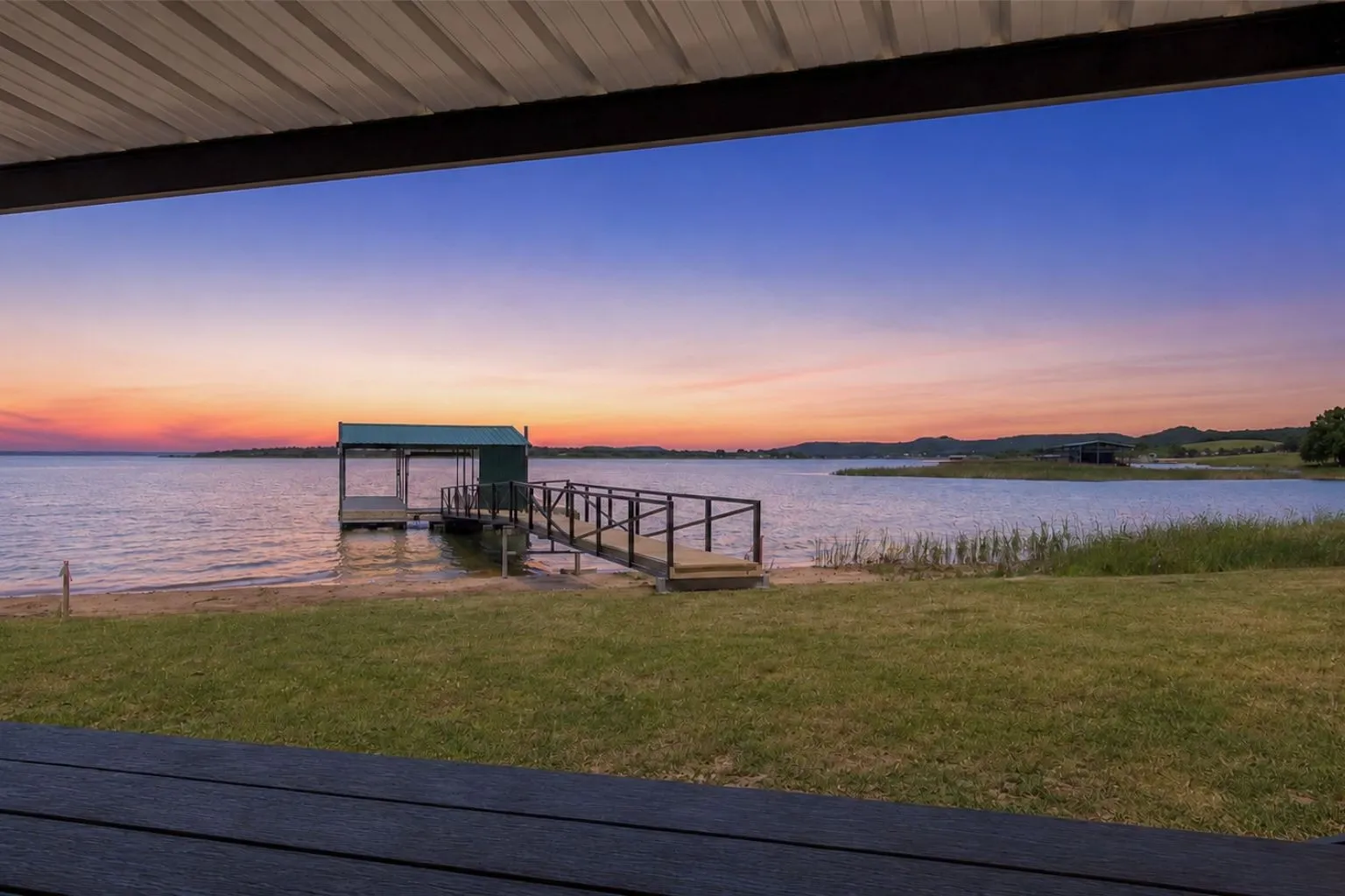 Single Family Residence For Sale in Palo Pinto County , 1907 Buck Run, Possum Kingdom Lake, Texas 76449, 4 Bedroom, 5 Bathroom, Garage spaces, 2,920 Sqft, built in 2005, mls#21283911, Real Estate Agent in Possum Kingdom Lake, Homes For Sale in Palo Pinto county, Homes For Sale in Possum Kingdom Lake, Realtor in Possum Kingdom Lake Texas, Real Estate Brokerage Independent Realty Texas, Luminita Cordes Realtor