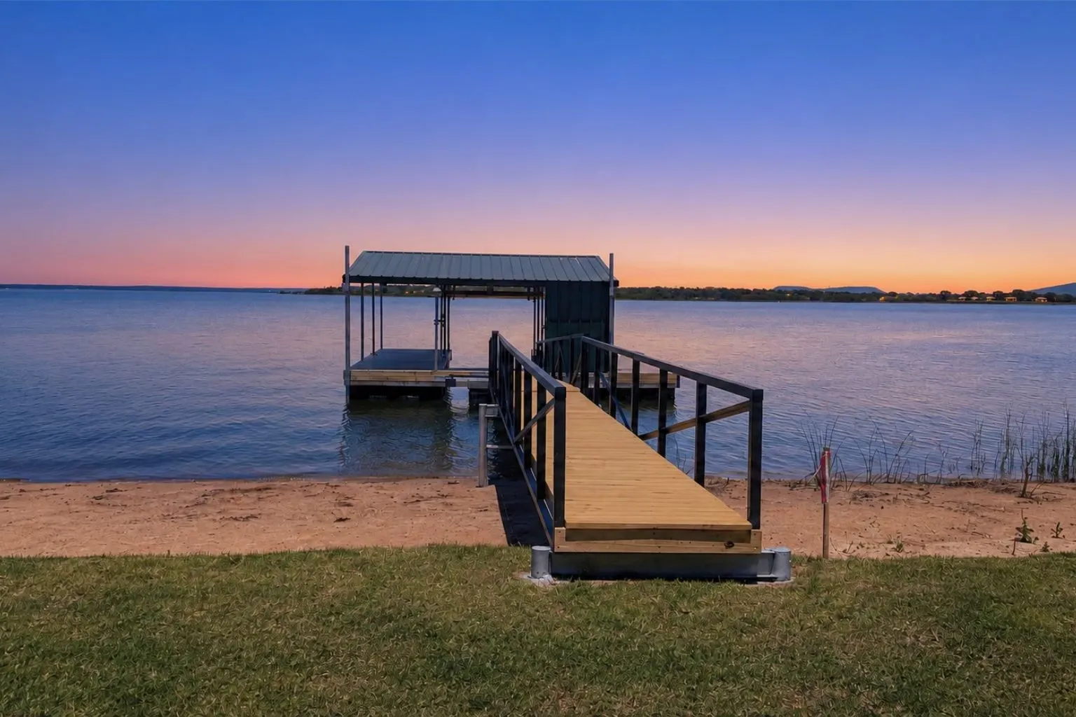 Single Family Residence For Sale in Palo Pinto County , 1907 Buck Run, Possum Kingdom Lake, Texas 76449, 4 Bedroom, 5 Bathroom, Garage spaces, 2,920 Sqft, built in 2005, mls#21283911, Real Estate Agent in Possum Kingdom Lake, Homes For Sale in Palo Pinto county, Homes For Sale in Possum Kingdom Lake, Realtor in Possum Kingdom Lake Texas, Real Estate Brokerage Independent Realty Texas, Luminita Cordes Realtor