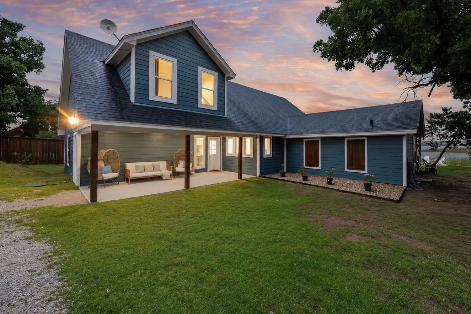 Single Family Residence For Sale in Palo Pinto County , 1907 Buck Run, Possum Kingdom Lake, Texas 76449, 4 Bedroom, 5 Bathroom, Garage spaces, 2,920 Sqft, built in 2005, mls#21283911, Real Estate Agent in Possum Kingdom Lake, Homes For Sale in Palo Pinto county, Homes For Sale in Possum Kingdom Lake, Realtor in Possum Kingdom Lake Texas, Real Estate Brokerage Independent Realty Texas, Luminita Cordes Realtor