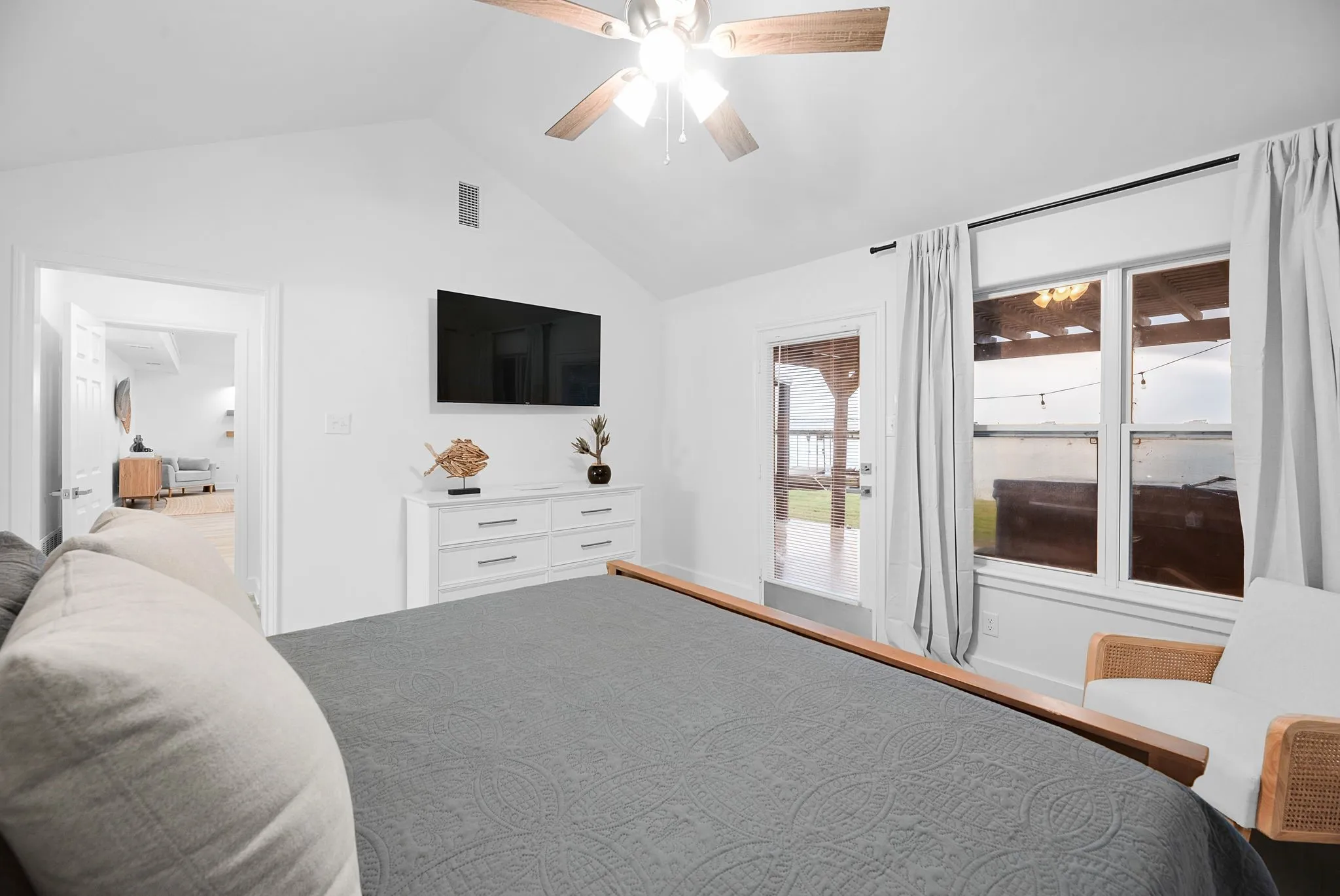 Single Family Residence For Sale in Palo Pinto County , 1907 Buck Run, Possum Kingdom Lake, Texas 76449, 4 Bedroom, 5 Bathroom, Garage spaces, 2,920 Sqft, built in 2005, mls#21283911, Real Estate Agent in Possum Kingdom Lake, Homes For Sale in Palo Pinto county, Homes For Sale in Possum Kingdom Lake, Realtor in Possum Kingdom Lake Texas, Real Estate Brokerage Independent Realty Texas, Luminita Cordes Realtor