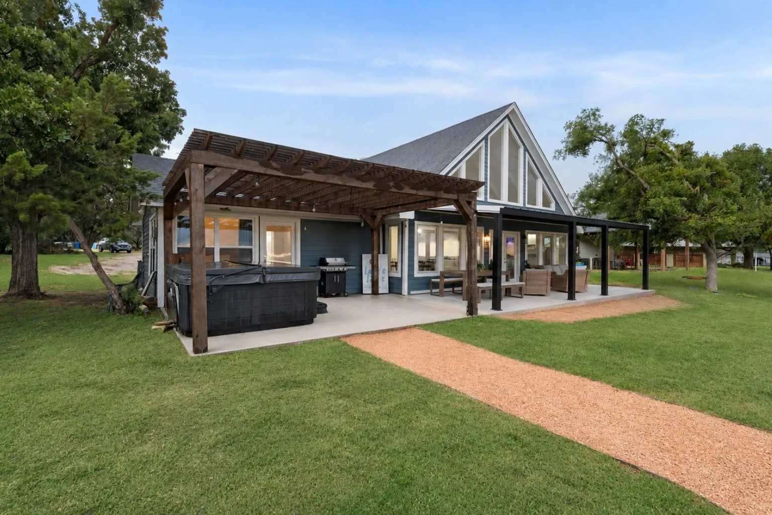 Single Family Residence For Sale in Palo Pinto County , 1907 Buck Run, Possum Kingdom Lake, Texas 76449, 4 Bedroom, 5 Bathroom, Garage spaces, 2,920 Sqft, built in 2005, mls#21283911, Real Estate Agent in Possum Kingdom Lake, Homes For Sale in Palo Pinto county, Homes For Sale in Possum Kingdom Lake, Realtor in Possum Kingdom Lake Texas, Real Estate Brokerage Independent Realty Texas, Luminita Cordes Realtor