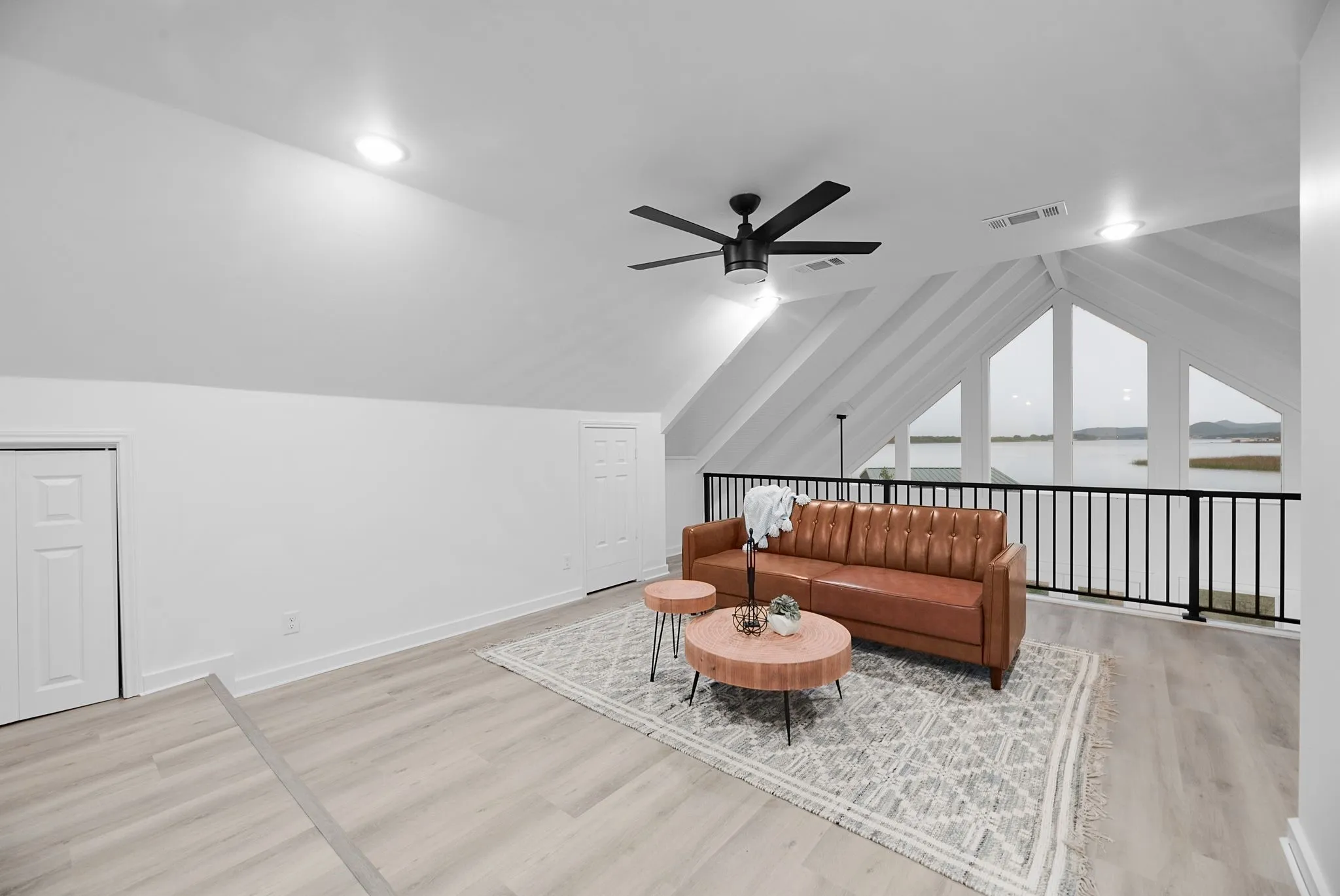Single Family Residence For Sale in Palo Pinto County , 1907 Buck Run, Possum Kingdom Lake, Texas 76449, 4 Bedroom, 5 Bathroom, Garage spaces, 2,920 Sqft, built in 2005, mls#21283911, Real Estate Agent in Possum Kingdom Lake, Homes For Sale in Palo Pinto county, Homes For Sale in Possum Kingdom Lake, Realtor in Possum Kingdom Lake Texas, Real Estate Brokerage Independent Realty Texas, Luminita Cordes Realtor