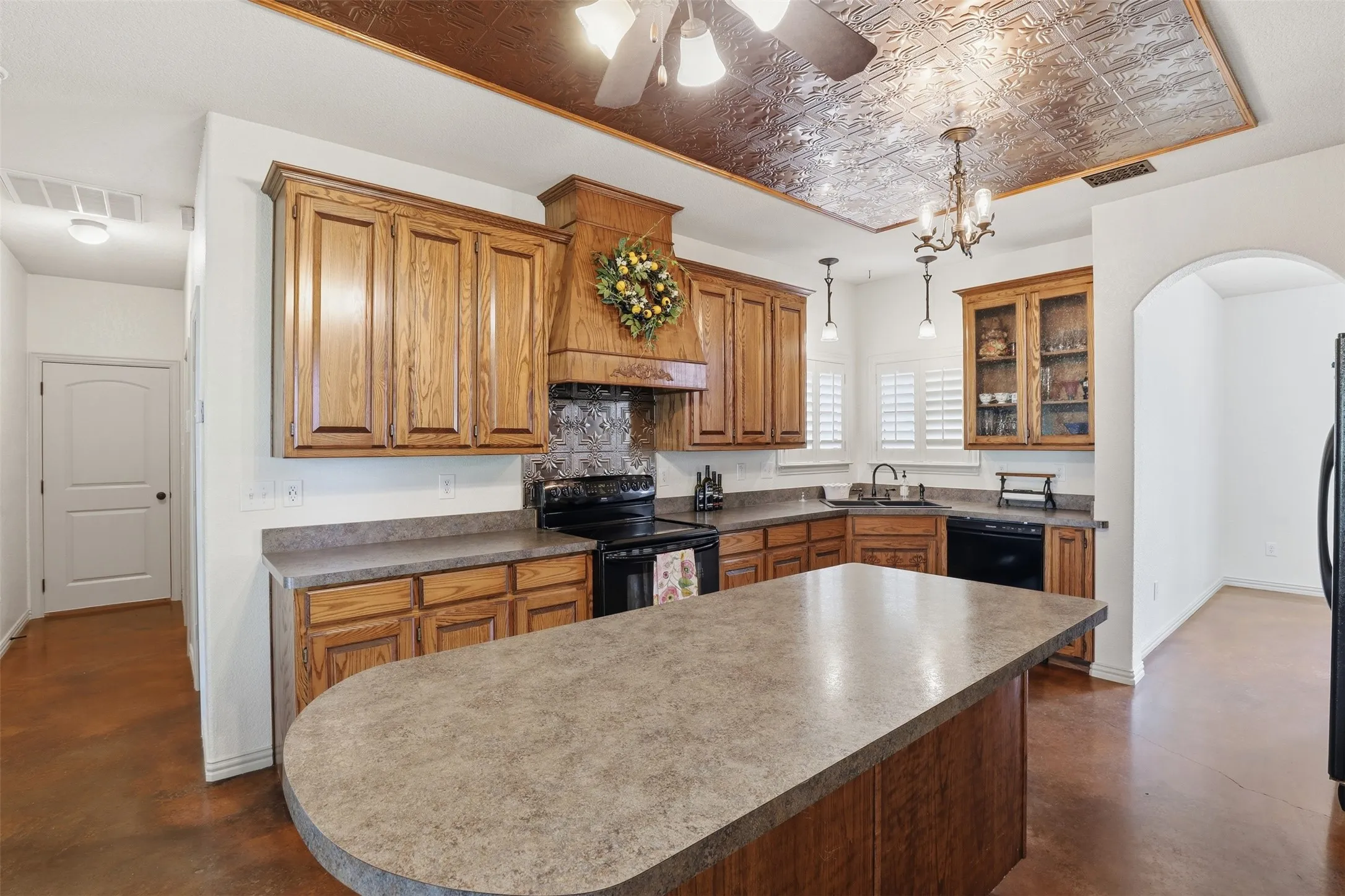 Single Family Residence For Sale in Johnson County , 2421 Pecan Springs Road, Cleburne, Texas 76031, 3 Bedroom, 2 Bathroom, 2 Garage spaces, 2,197 Sqft, built in 2006, mls#21284602, Real Estate Agent in Cleburne, Homes For Sale in Johnson county, Homes For Sale in Cleburne, Realtor in Cleburne Texas, Real Estate Brokerage Independent Realty Texas, Luminita Cordes Realtor