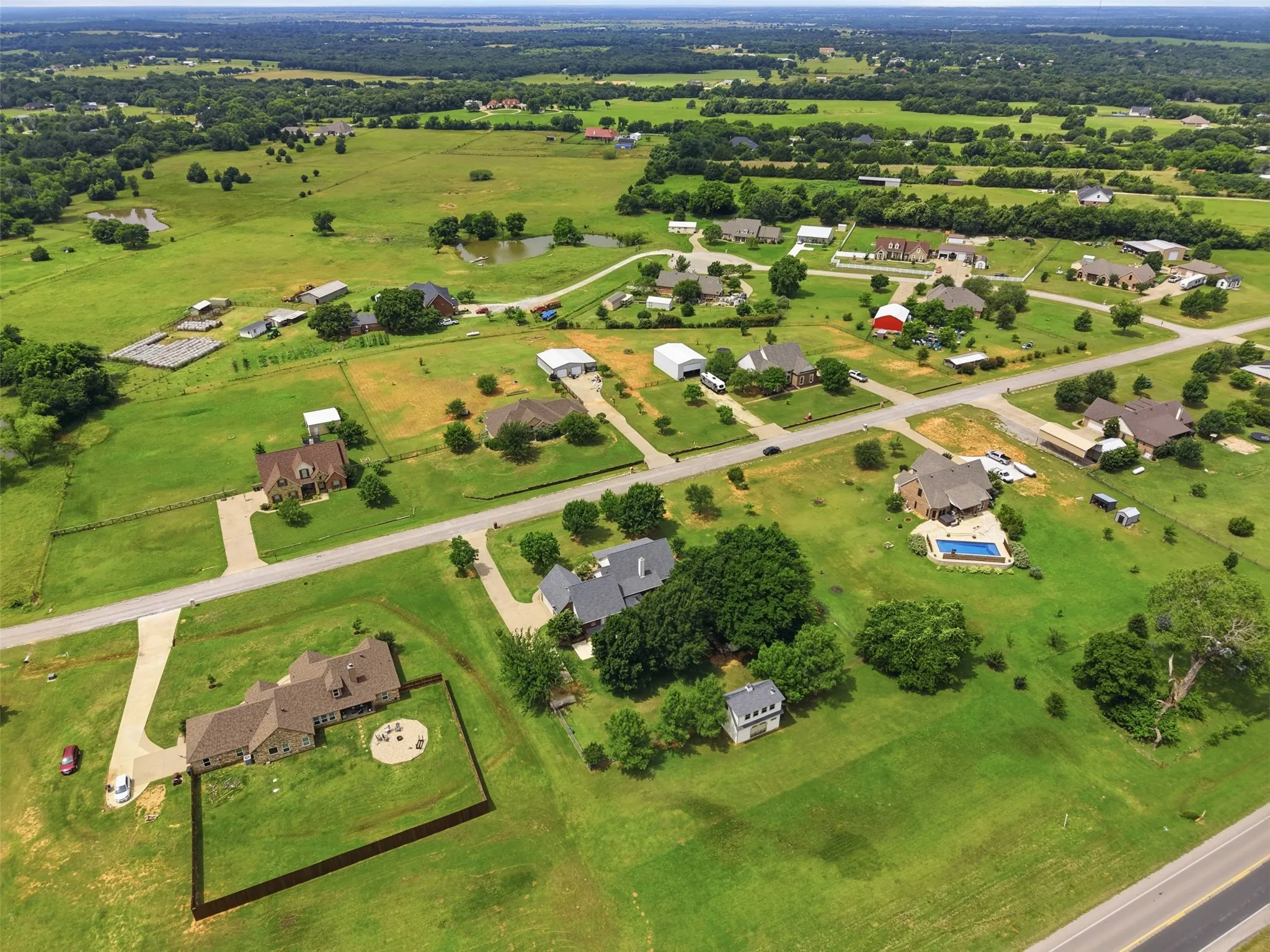 Single Family Residence For Sale in Johnson County , 2421 Pecan Springs Road, Cleburne, Texas 76031, 3 Bedroom, 2 Bathroom, 2 Garage spaces, 2,197 Sqft, built in 2006, mls#21284602, Real Estate Agent in Cleburne, Homes For Sale in Johnson county, Homes For Sale in Cleburne, Realtor in Cleburne Texas, Real Estate Brokerage Independent Realty Texas, Luminita Cordes Realtor