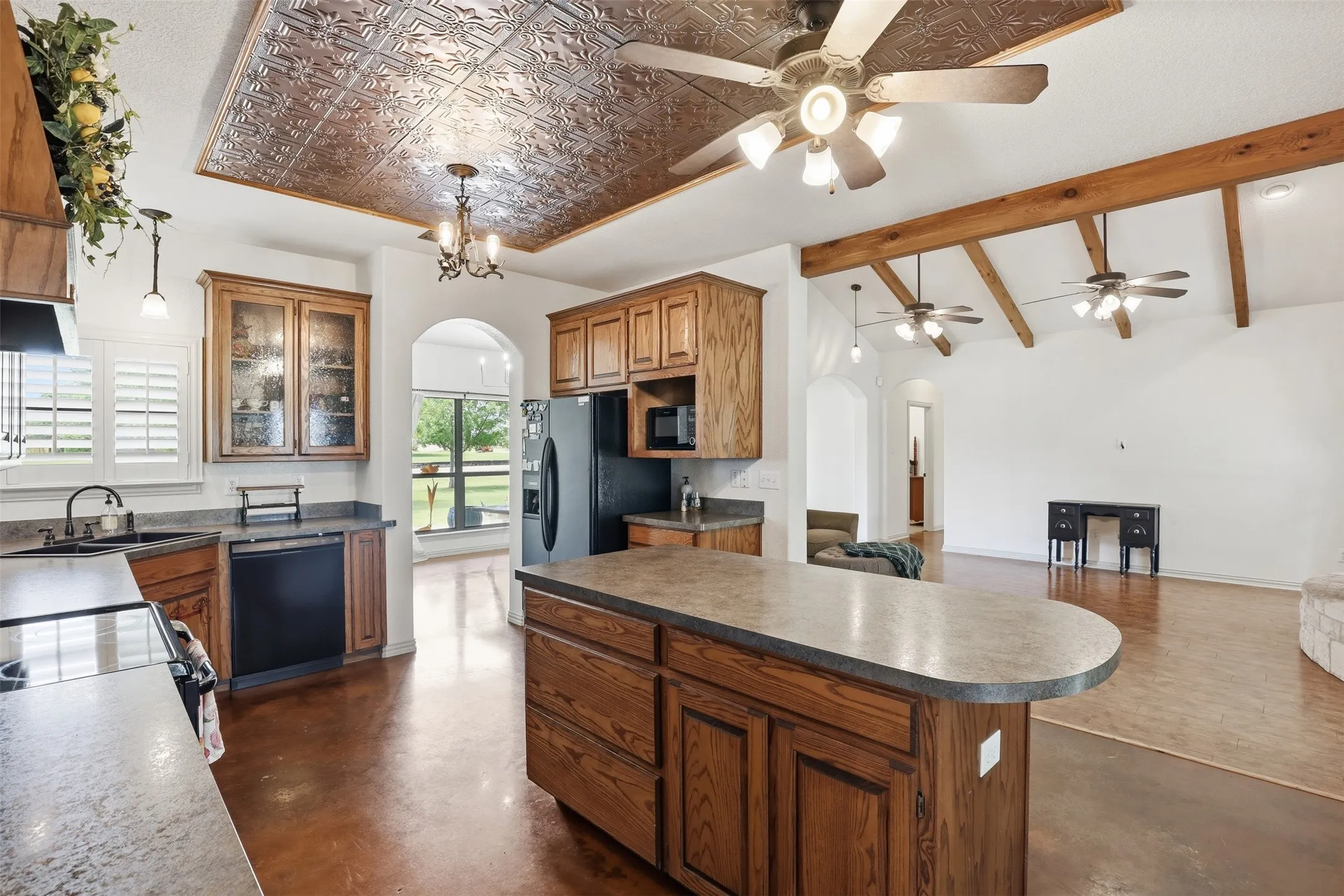 Single Family Residence For Sale in Johnson County , 2421 Pecan Springs Road, Cleburne, Texas 76031, 3 Bedroom, 2 Bathroom, 2 Garage spaces, 2,197 Sqft, built in 2006, mls#21284602, Real Estate Agent in Cleburne, Homes For Sale in Johnson county, Homes For Sale in Cleburne, Realtor in Cleburne Texas, Real Estate Brokerage Independent Realty Texas, Luminita Cordes Realtor