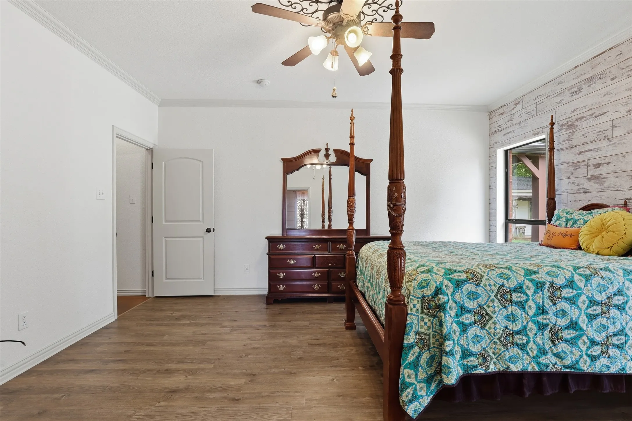Single Family Residence For Sale in Johnson County , 2421 Pecan Springs Road, Cleburne, Texas 76031, 3 Bedroom, 2 Bathroom, 2 Garage spaces, 2,197 Sqft, built in 2006, mls#21284602, Real Estate Agent in Cleburne, Homes For Sale in Johnson county, Homes For Sale in Cleburne, Realtor in Cleburne Texas, Real Estate Brokerage Independent Realty Texas, Luminita Cordes Realtor