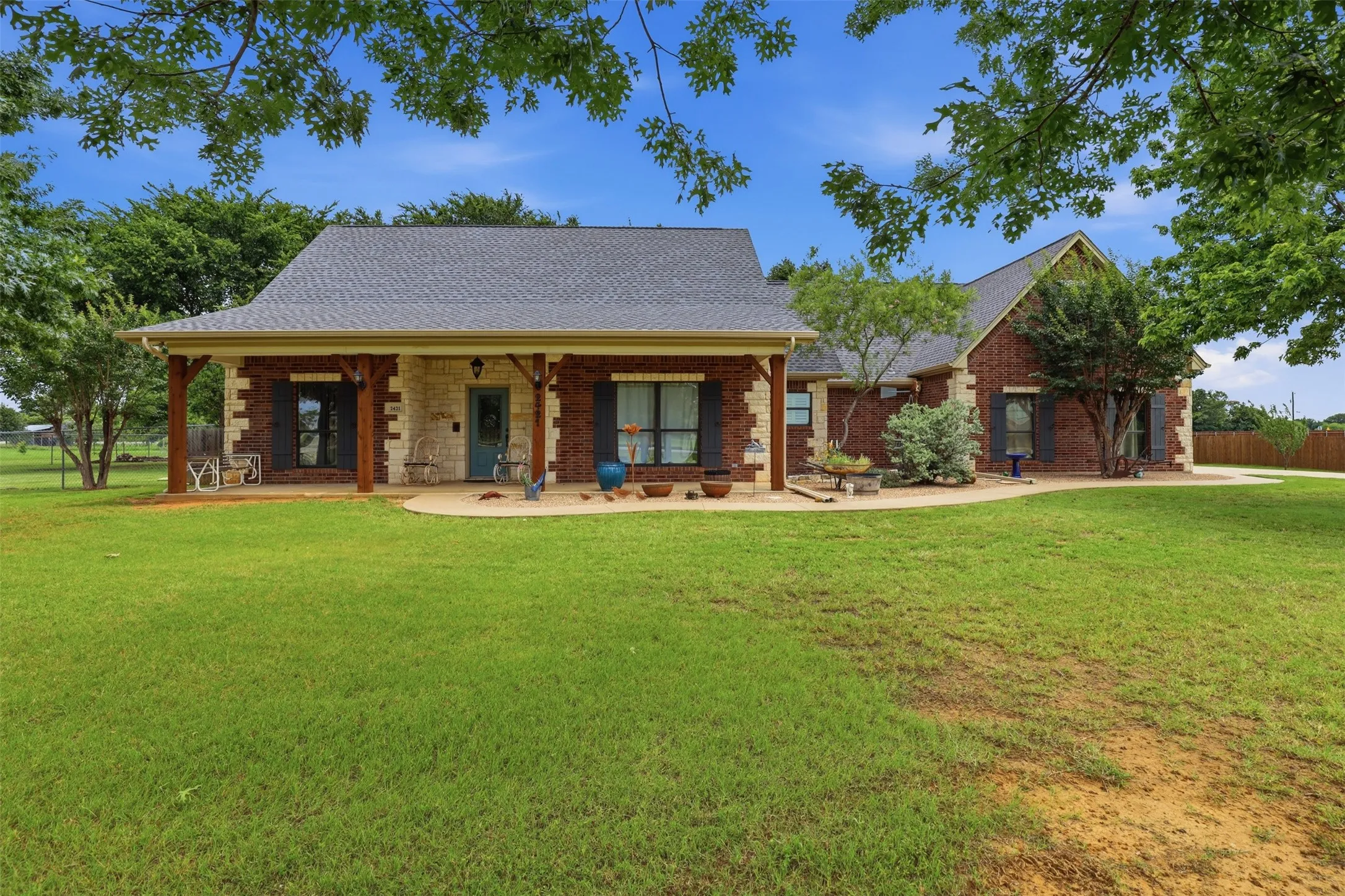 Single Family Residence For Sale in Johnson County , 2421 Pecan Springs Road, Cleburne, Texas 76031, 3 Bedroom, 2 Bathroom, 2 Garage spaces, 2,197 Sqft, built in 2006, mls#21284602, Real Estate Agent in Cleburne, Homes For Sale in Johnson county, Homes For Sale in Cleburne, Realtor in Cleburne Texas, Real Estate Brokerage Independent Realty Texas, Luminita Cordes Realtor