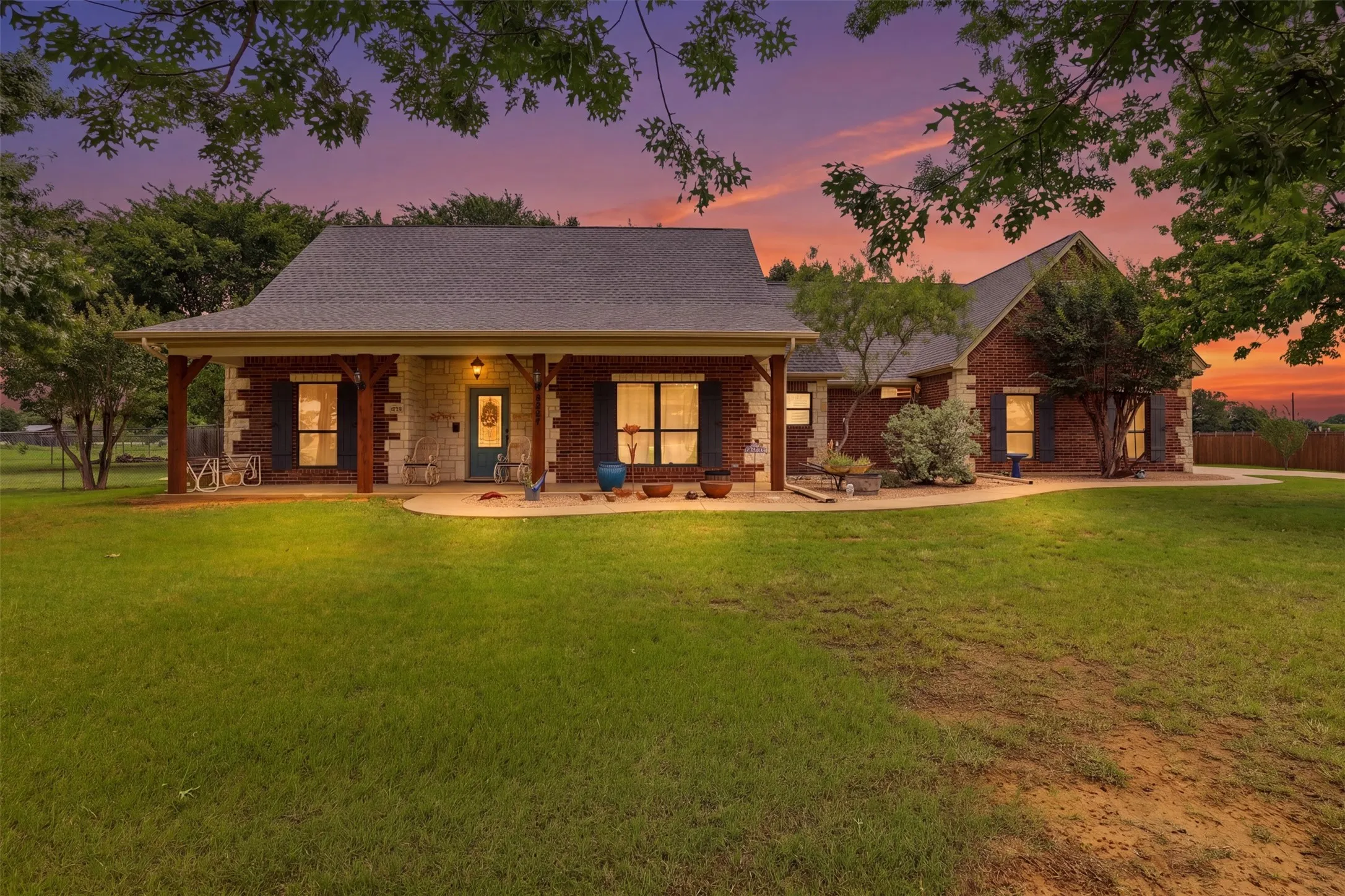 Single Family Residence For Sale in Johnson County , 2421 Pecan Springs Road, Cleburne, Texas 76031, 3 Bedroom, 2 Bathroom, 2 Garage spaces, 2,197 Sqft, built in 2006, mls#21284602, Real Estate Agent in Cleburne, Homes For Sale in Johnson county, Homes For Sale in Cleburne, Realtor in Cleburne Texas, Real Estate Brokerage Independent Realty Texas, Luminita Cordes Realtor