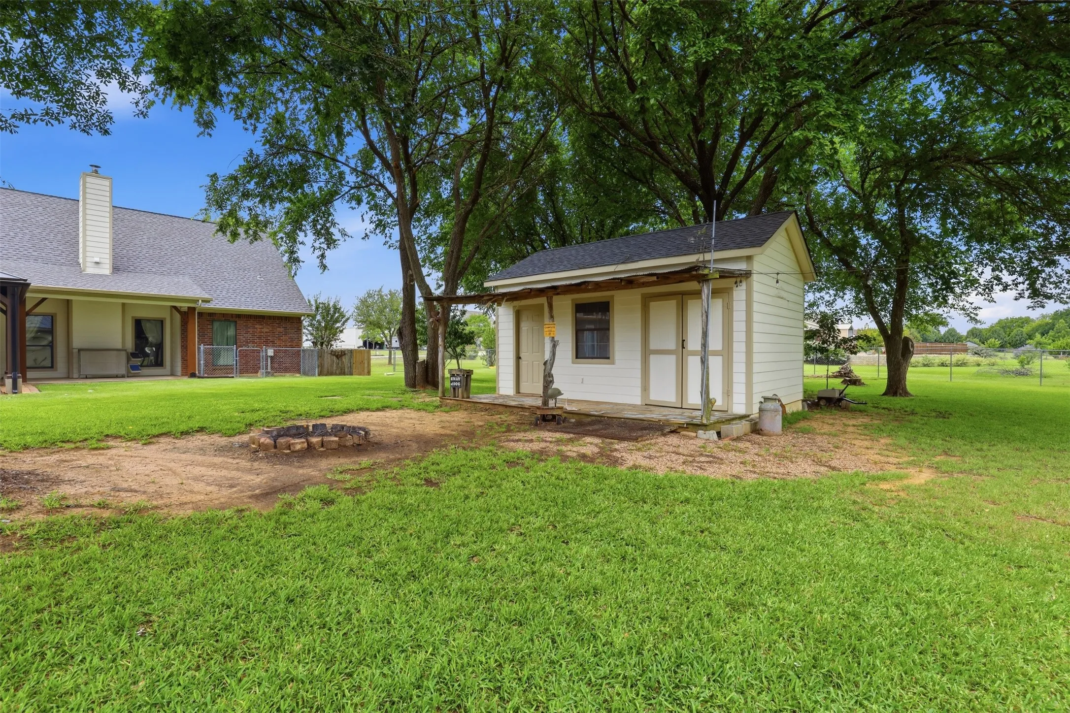 Single Family Residence For Sale in Johnson County , 2421 Pecan Springs Road, Cleburne, Texas 76031, 3 Bedroom, 2 Bathroom, 2 Garage spaces, 2,197 Sqft, built in 2006, mls#21284602, Real Estate Agent in Cleburne, Homes For Sale in Johnson county, Homes For Sale in Cleburne, Realtor in Cleburne Texas, Real Estate Brokerage Independent Realty Texas, Luminita Cordes Realtor