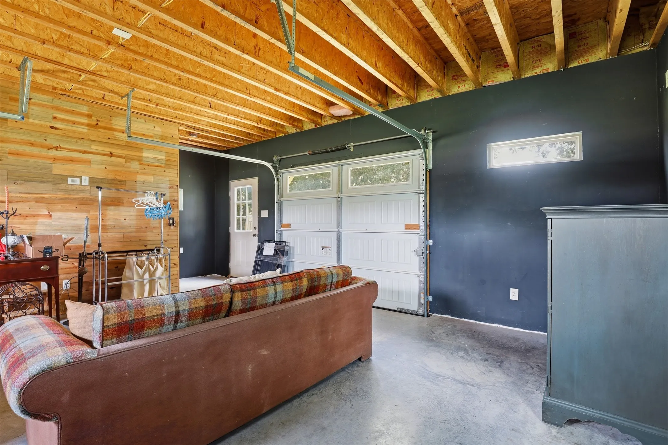 Single Family Residence For Sale in Johnson County , 2421 Pecan Springs Road, Cleburne, Texas 76031, 3 Bedroom, 2 Bathroom, 2 Garage spaces, 2,197 Sqft, built in 2006, mls#21284602, Real Estate Agent in Cleburne, Homes For Sale in Johnson county, Homes For Sale in Cleburne, Realtor in Cleburne Texas, Real Estate Brokerage Independent Realty Texas, Luminita Cordes Realtor