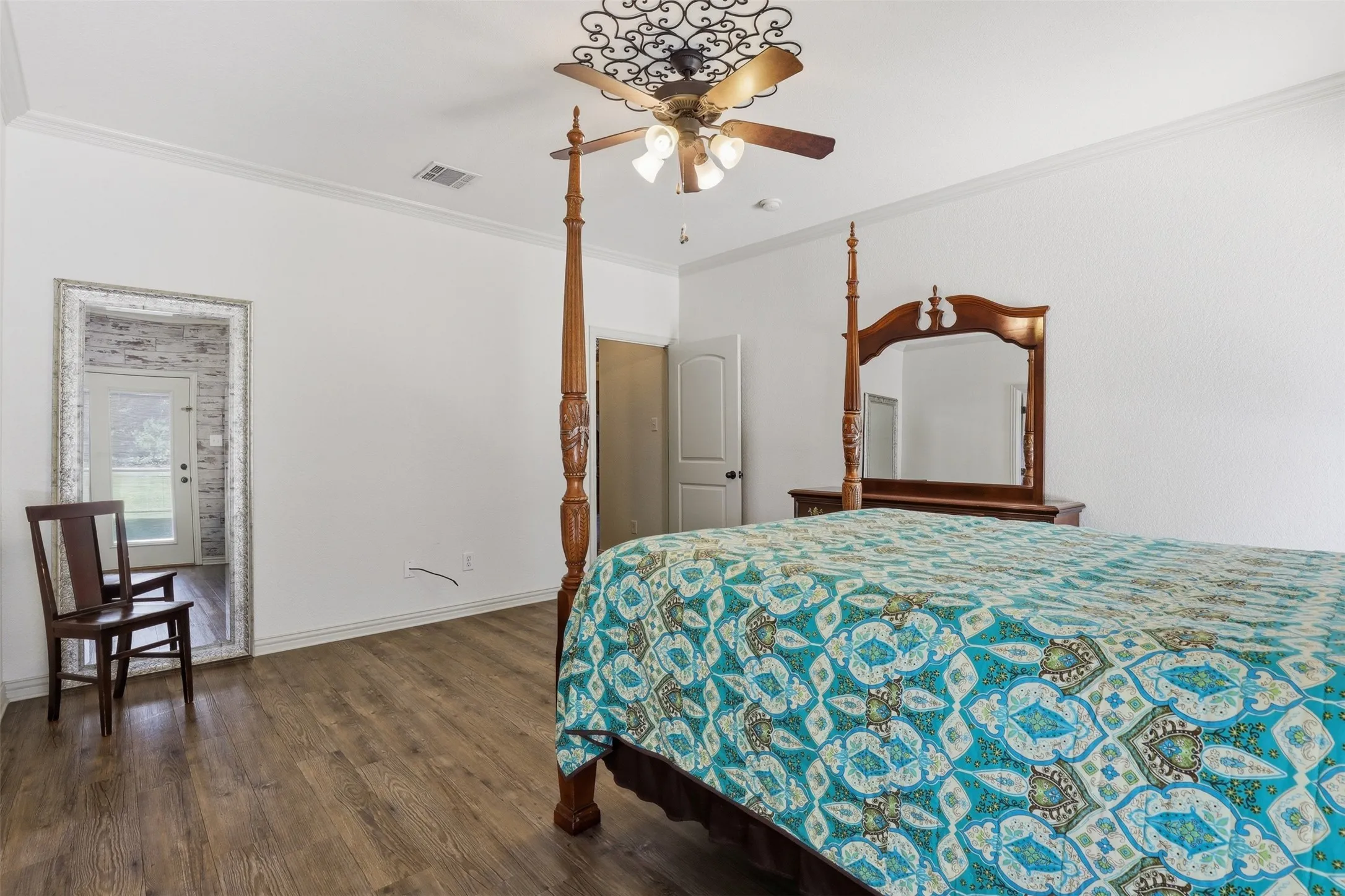 Single Family Residence For Sale in Johnson County , 2421 Pecan Springs Road, Cleburne, Texas 76031, 3 Bedroom, 2 Bathroom, 2 Garage spaces, 2,197 Sqft, built in 2006, mls#21284602, Real Estate Agent in Cleburne, Homes For Sale in Johnson county, Homes For Sale in Cleburne, Realtor in Cleburne Texas, Real Estate Brokerage Independent Realty Texas, Luminita Cordes Realtor