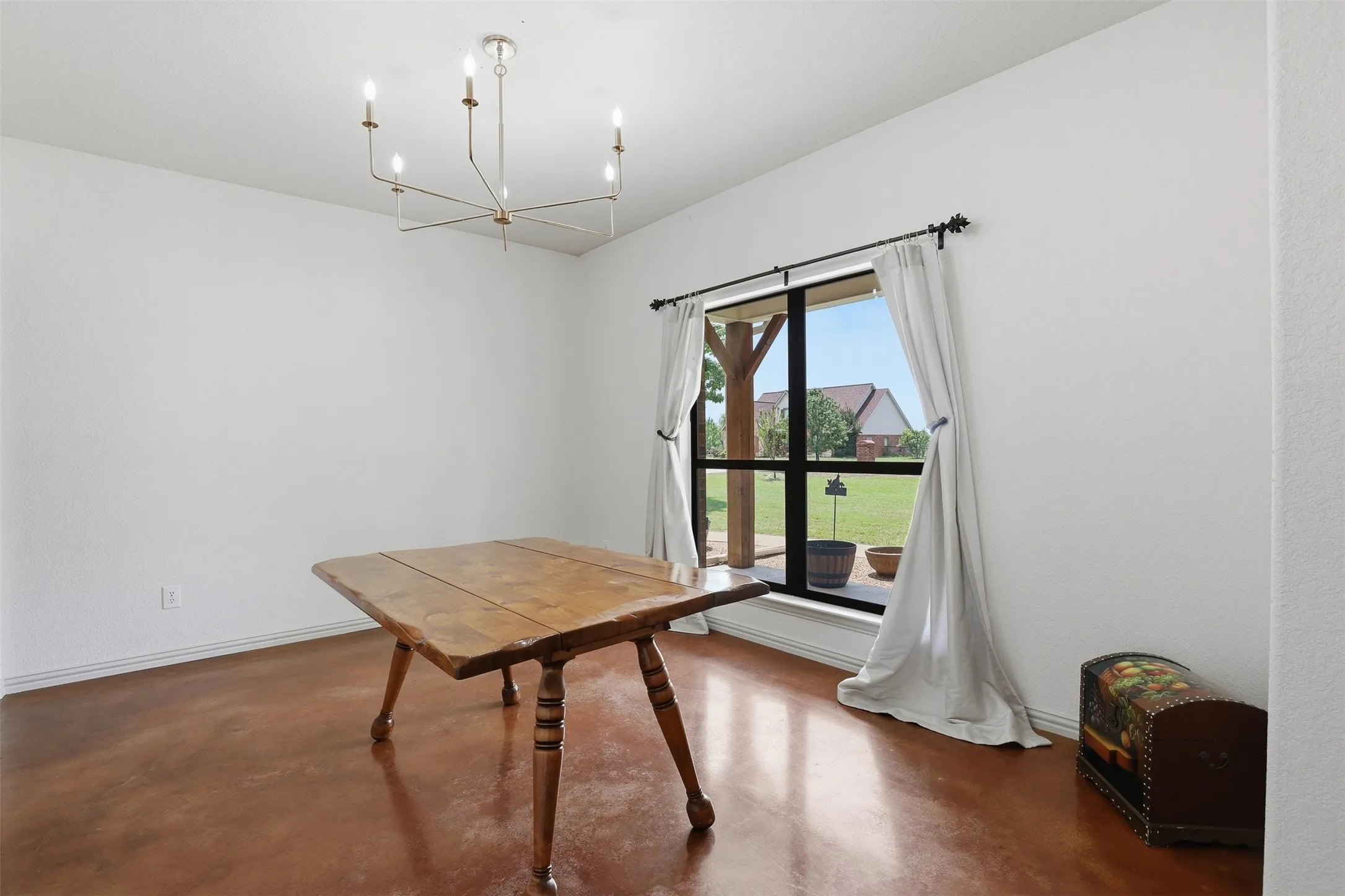 Single Family Residence For Sale in Johnson County , 2421 Pecan Springs Road, Cleburne, Texas 76031, 3 Bedroom, 2 Bathroom, 2 Garage spaces, 2,197 Sqft, built in 2006, mls#21284602, Real Estate Agent in Cleburne, Homes For Sale in Johnson county, Homes For Sale in Cleburne, Realtor in Cleburne Texas, Real Estate Brokerage Independent Realty Texas, Luminita Cordes Realtor