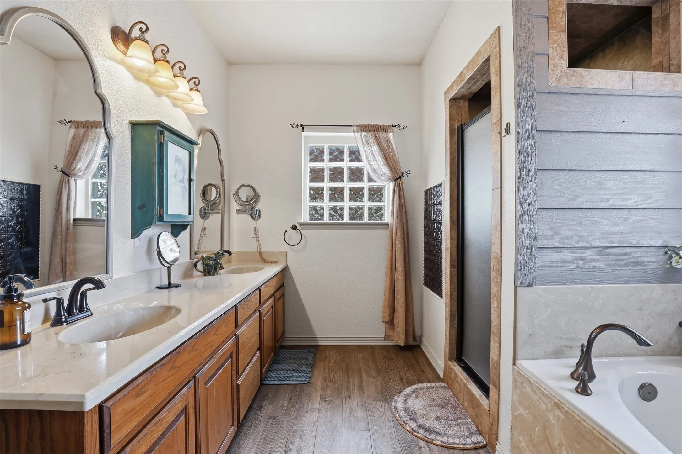 Single Family Residence For Sale in Johnson County , 2421 Pecan Springs Road, Cleburne, Texas 76031, 3 Bedroom, 2 Bathroom, 2 Garage spaces, 2,197 Sqft, built in 2006, mls#21284602, Real Estate Agent in Cleburne, Homes For Sale in Johnson county, Homes For Sale in Cleburne, Realtor in Cleburne Texas, Real Estate Brokerage Independent Realty Texas, Luminita Cordes Realtor
