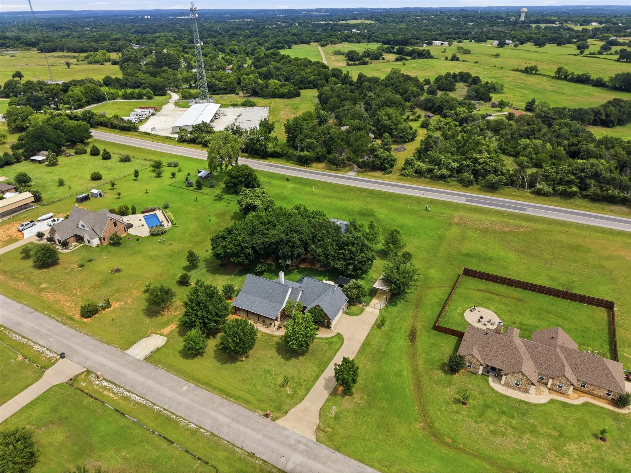 Single Family Residence For Sale in Johnson County , 2421 Pecan Springs Road, Cleburne, Texas 76031, 3 Bedroom, 2 Bathroom, 2 Garage spaces, 2,197 Sqft, built in 2006, mls#21284602, Real Estate Agent in Cleburne, Homes For Sale in Johnson county, Homes For Sale in Cleburne, Realtor in Cleburne Texas, Real Estate Brokerage Independent Realty Texas, Luminita Cordes Realtor