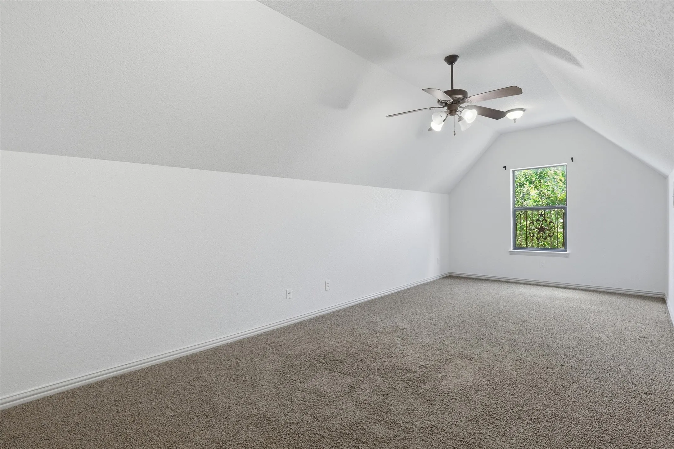 Single Family Residence For Sale in Johnson County , 2421 Pecan Springs Road, Cleburne, Texas 76031, 3 Bedroom, 2 Bathroom, 2 Garage spaces, 2,197 Sqft, built in 2006, mls#21284602, Real Estate Agent in Cleburne, Homes For Sale in Johnson county, Homes For Sale in Cleburne, Realtor in Cleburne Texas, Real Estate Brokerage Independent Realty Texas, Luminita Cordes Realtor