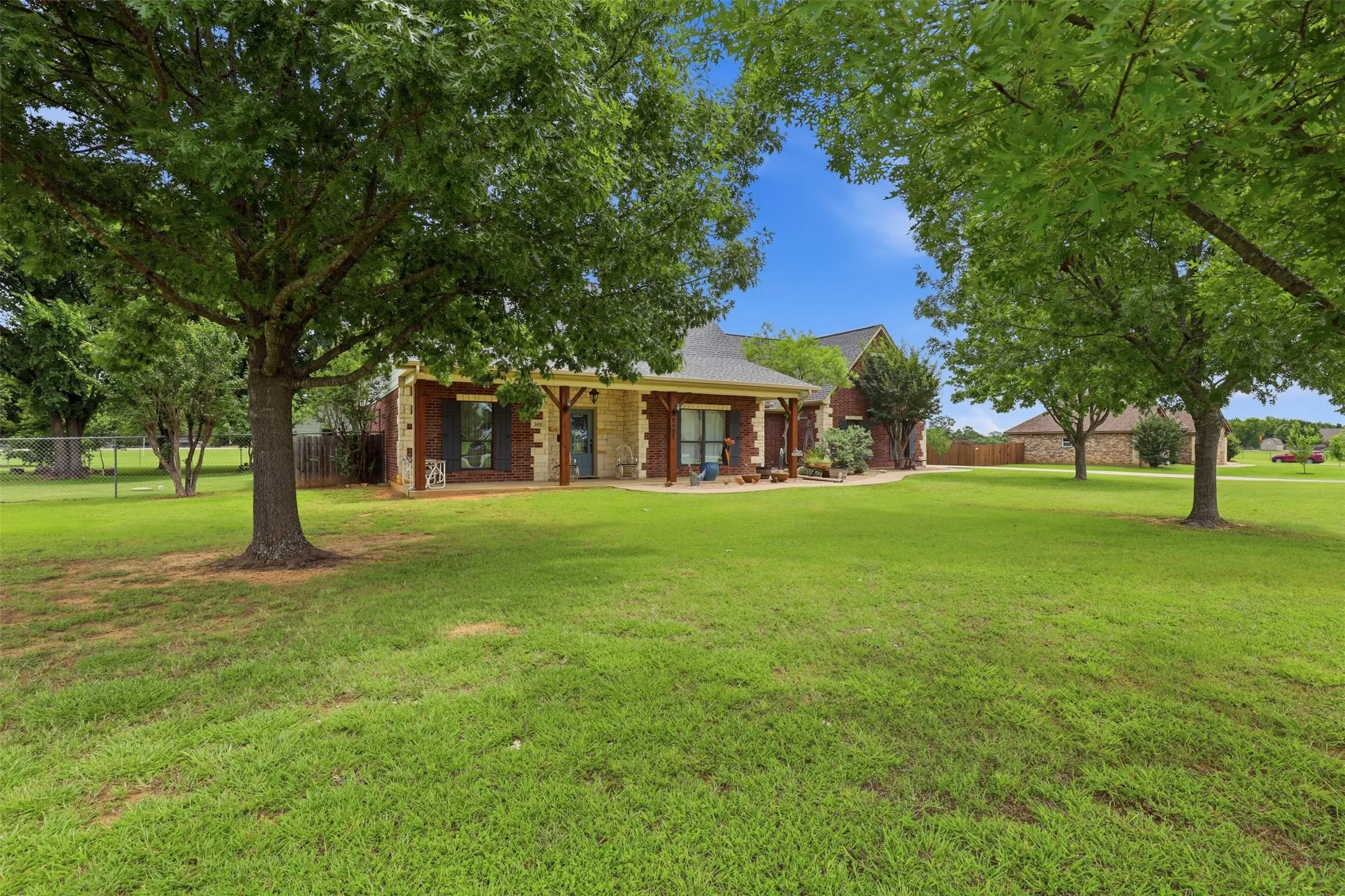 Single Family Residence For Sale in Johnson County , 2421 Pecan Springs Road, Cleburne, Texas 76031, 3 Bedroom, 2 Bathroom, 2 Garage spaces, 2,197 Sqft, built in 2006, mls#21284602, Real Estate Agent in Cleburne, Homes For Sale in Johnson county, Homes For Sale in Cleburne, Realtor in Cleburne Texas, Real Estate Brokerage Independent Realty Texas, Luminita Cordes Realtor