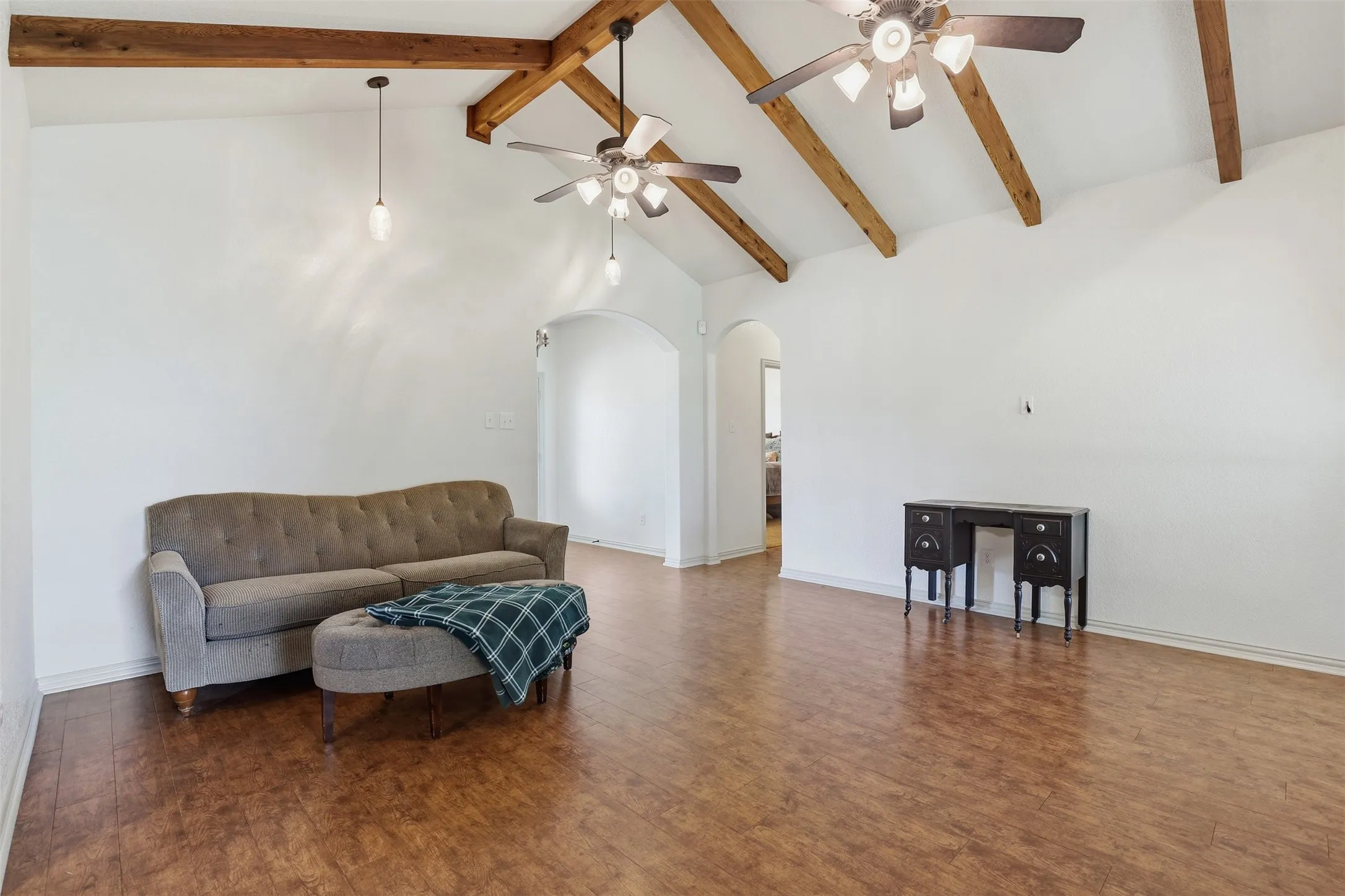 Single Family Residence For Sale in Johnson County , 2421 Pecan Springs Road, Cleburne, Texas 76031, 3 Bedroom, 2 Bathroom, 2 Garage spaces, 2,197 Sqft, built in 2006, mls#21284602, Real Estate Agent in Cleburne, Homes For Sale in Johnson county, Homes For Sale in Cleburne, Realtor in Cleburne Texas, Real Estate Brokerage Independent Realty Texas, Luminita Cordes Realtor