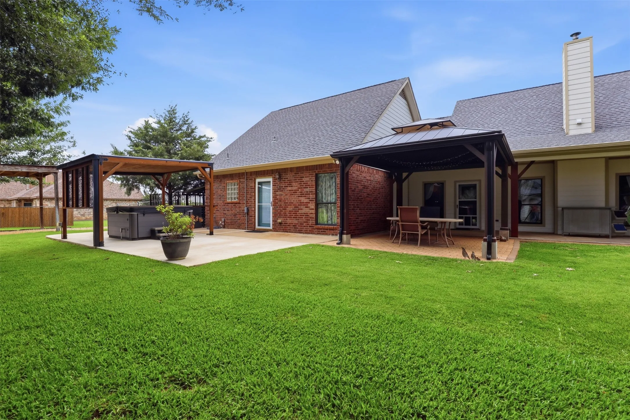 Single Family Residence For Sale in Johnson County , 2421 Pecan Springs Road, Cleburne, Texas 76031, 3 Bedroom, 2 Bathroom, 2 Garage spaces, 2,197 Sqft, built in 2006, mls#21284602, Real Estate Agent in Cleburne, Homes For Sale in Johnson county, Homes For Sale in Cleburne, Realtor in Cleburne Texas, Real Estate Brokerage Independent Realty Texas, Luminita Cordes Realtor