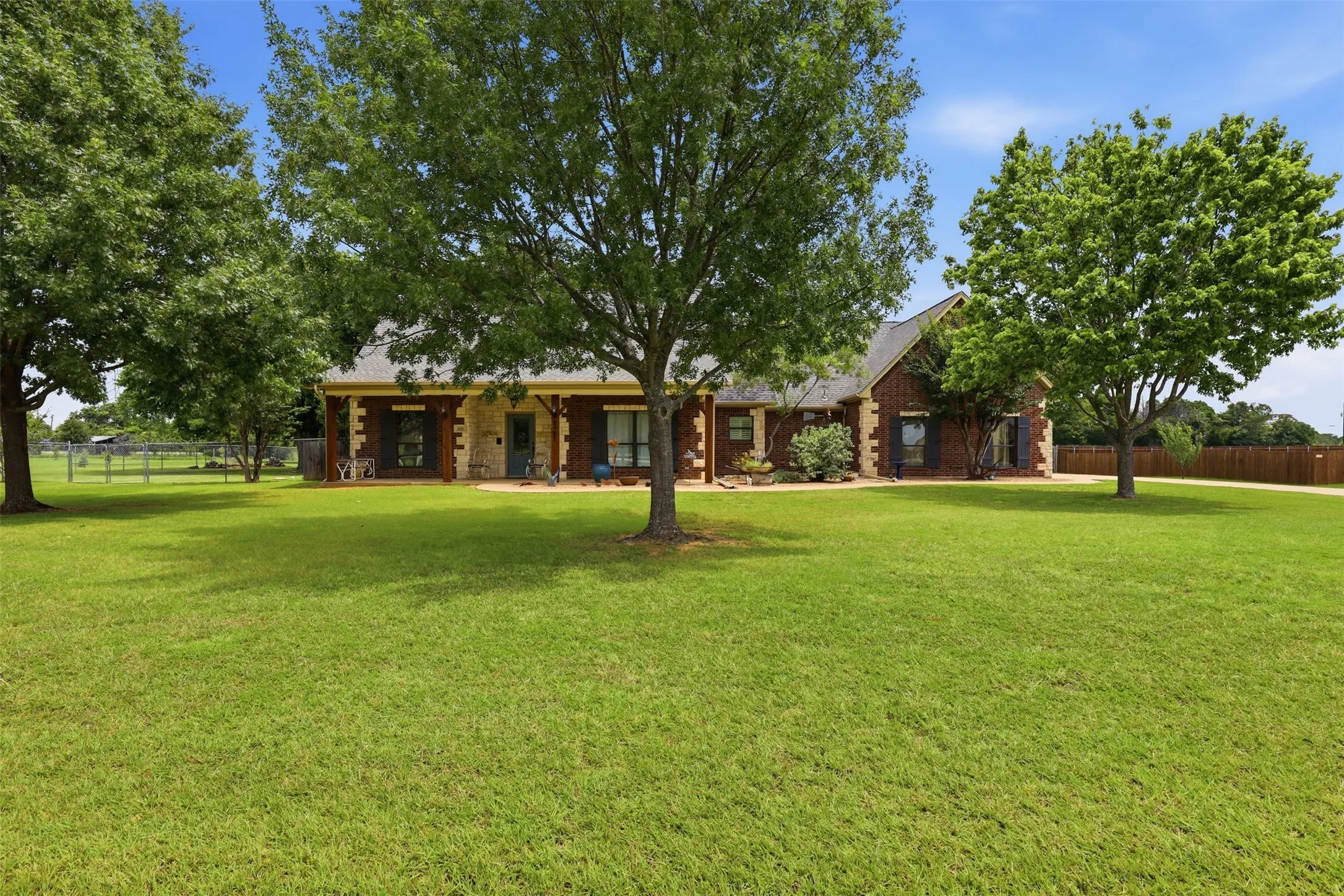 Single Family Residence For Sale in Johnson County , 2421 Pecan Springs Road, Cleburne, Texas 76031, 3 Bedroom, 2 Bathroom, 2 Garage spaces, 2,197 Sqft, built in 2006, mls#21284602, Real Estate Agent in Cleburne, Homes For Sale in Johnson county, Homes For Sale in Cleburne, Realtor in Cleburne Texas, Real Estate Brokerage Independent Realty Texas, Luminita Cordes Realtor
