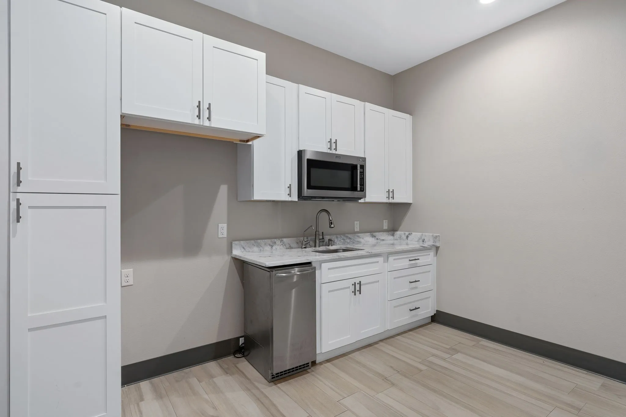 Office For Sale in Dallas County , 8212 Liberty Grove Road 100 & 200, Rowlett, Texas 75089, 0, 0, Garage spaces, 0 Sqft, built in 2019, mls#21284565, Real Estate Agent in Rowlett, Homes For Sale in Dallas county, Homes For Sale in Rowlett, Realtor in Rowlett Texas, Real Estate Brokerage Independent Realty Texas, Luminita Cordes Realtor