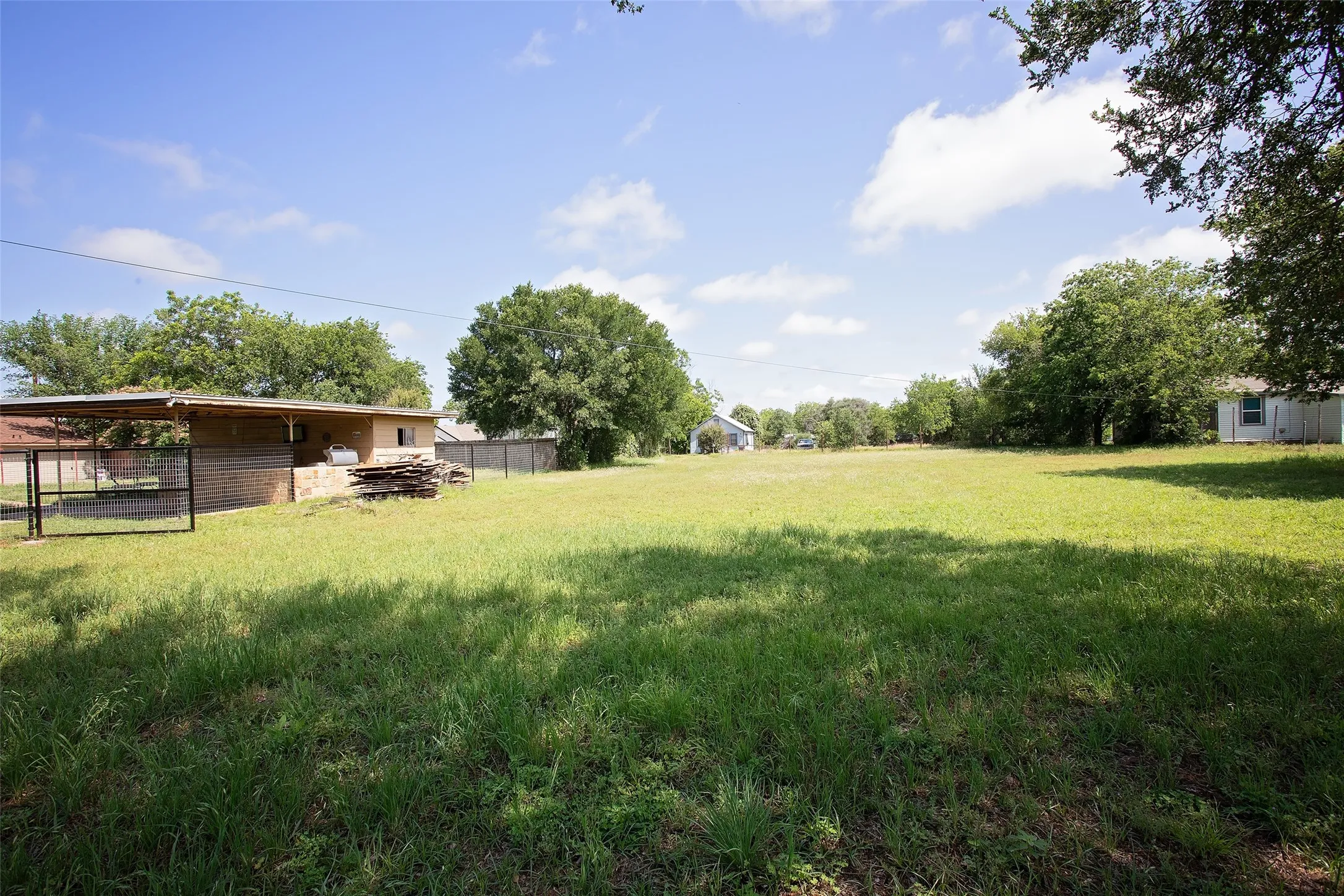 Single Family Residence For Sale in Young County , 417 Summitt Avenue, Graham, Texas 76450, 4 Bedroom, 2 Bathroom, 2 Garage spaces, 2,323 Sqft, built in 1960, Price $340,000, mls#21281438, Real Estate Agent in Graham, Homes For Sale in Young county, Homes For Sale in Graham, Realtor in Graham Texas, Real Estate Brokerage Independent Realty Texas, Luminita Cordes Realtor