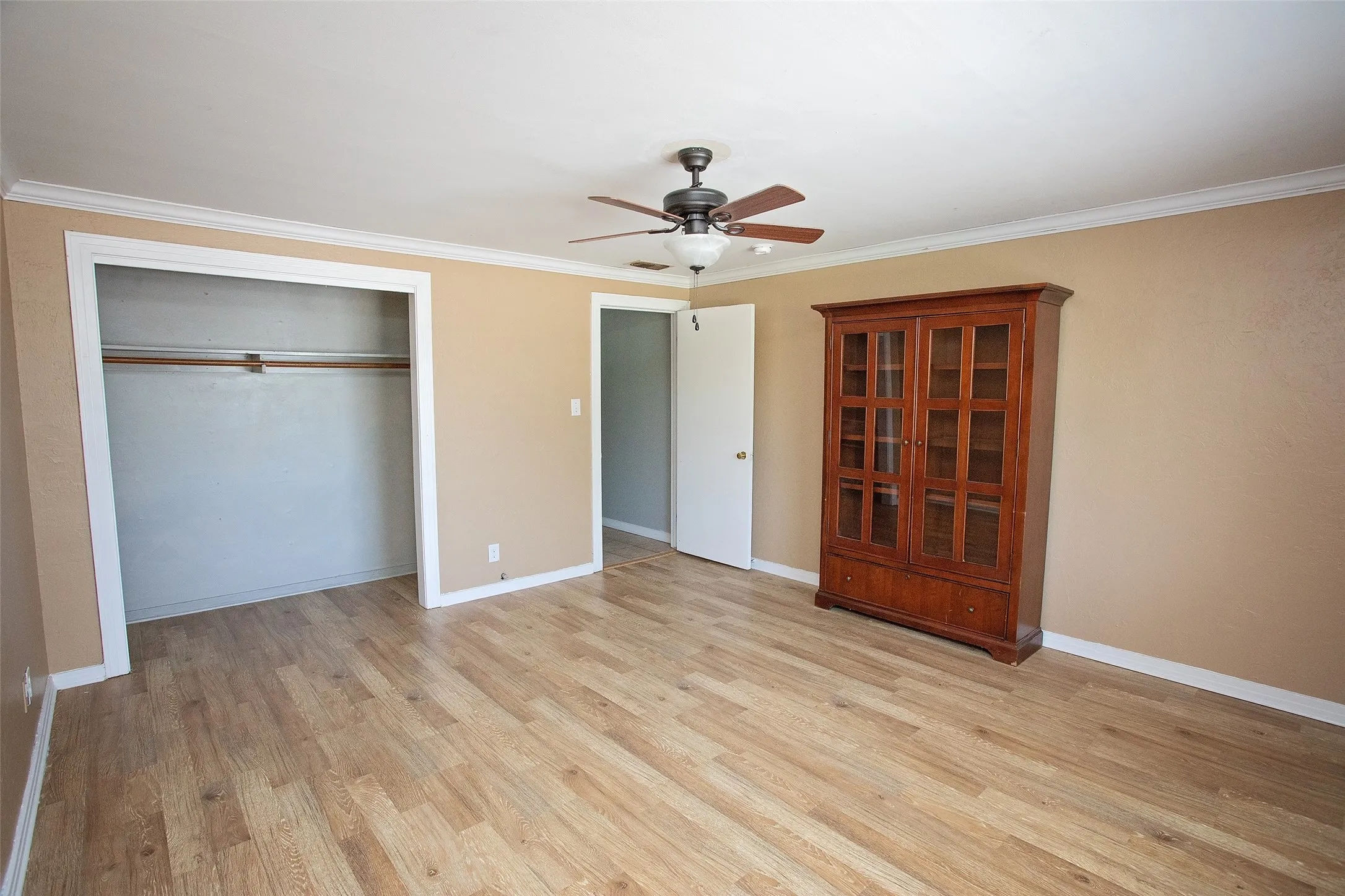 Single Family Residence For Sale in Young County , 417 Summitt Avenue, Graham, Texas 76450, 4 Bedroom, 2 Bathroom, 2 Garage spaces, 2,323 Sqft, built in 1960, Price $340,000, mls#21281438, Real Estate Agent in Graham, Homes For Sale in Young county, Homes For Sale in Graham, Realtor in Graham Texas, Real Estate Brokerage Independent Realty Texas, Luminita Cordes Realtor