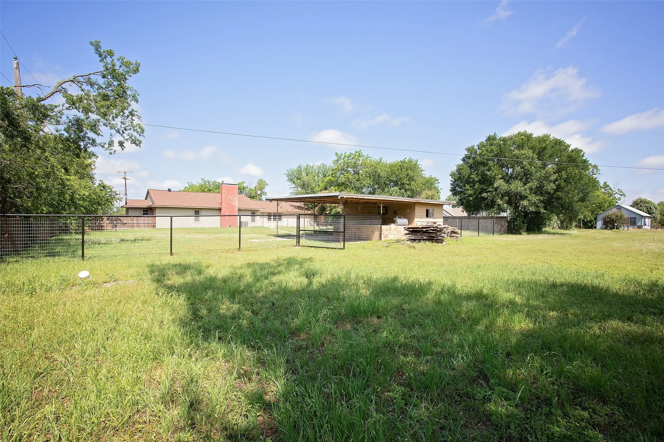 Single Family Residence For Sale in Young County , 417 Summitt Avenue, Graham, Texas 76450, 4 Bedroom, 2 Bathroom, 2 Garage spaces, 2,323 Sqft, built in 1960, Price $340,000, mls#21281438, Real Estate Agent in Graham, Homes For Sale in Young county, Homes For Sale in Graham, Realtor in Graham Texas, Real Estate Brokerage Independent Realty Texas, Luminita Cordes Realtor