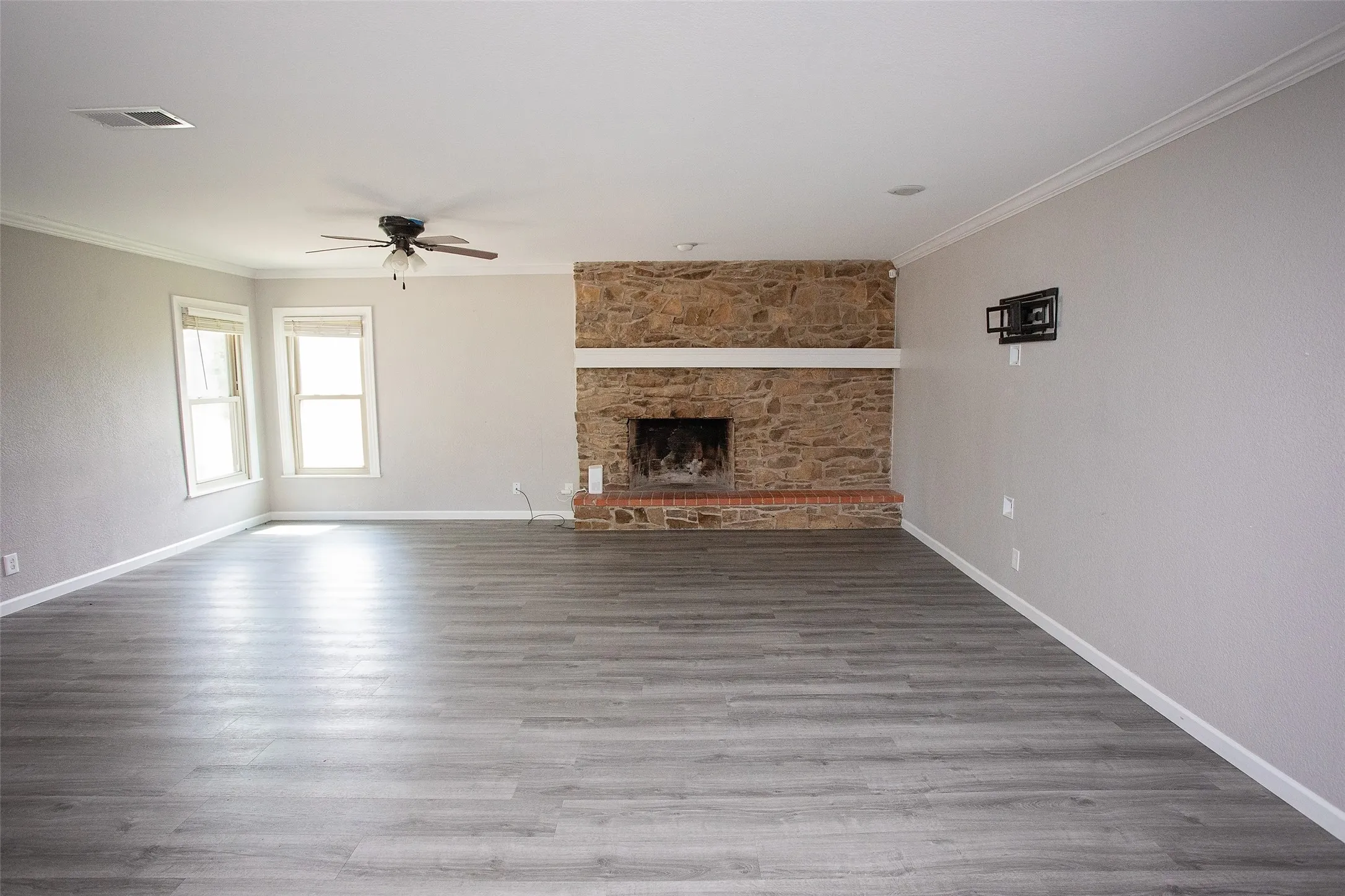 Single Family Residence For Sale in Young County , 417 Summitt Avenue, Graham, Texas 76450, 4 Bedroom, 2 Bathroom, 2 Garage spaces, 2,323 Sqft, built in 1960, Price $340,000, mls#21281438, Real Estate Agent in Graham, Homes For Sale in Young county, Homes For Sale in Graham, Realtor in Graham Texas, Real Estate Brokerage Independent Realty Texas, Luminita Cordes Realtor