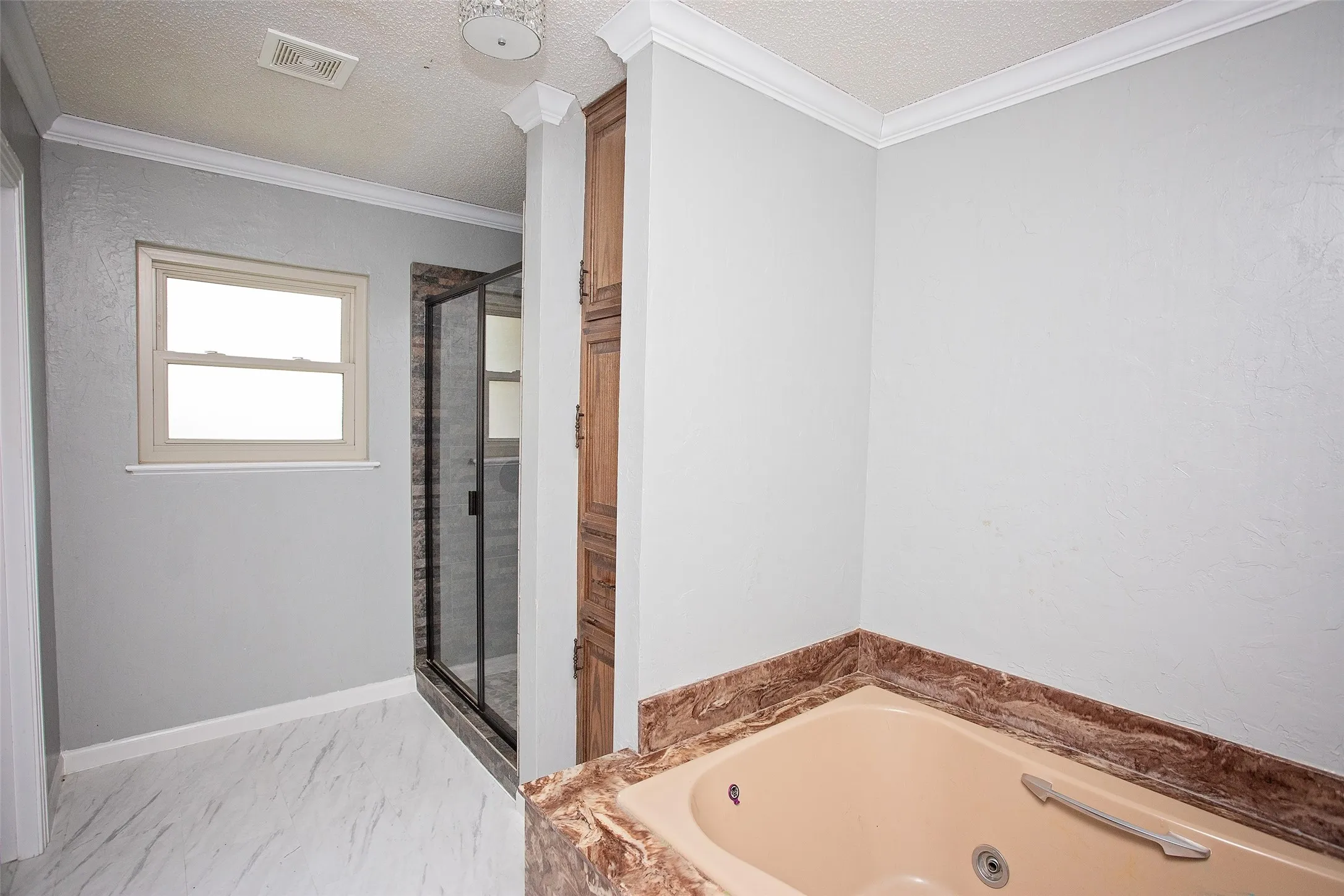 Single Family Residence For Sale in Young County , 417 Summitt Avenue, Graham, Texas 76450, 4 Bedroom, 2 Bathroom, 2 Garage spaces, 2,323 Sqft, built in 1960, Price $340,000, mls#21281438, Real Estate Agent in Graham, Homes For Sale in Young county, Homes For Sale in Graham, Realtor in Graham Texas, Real Estate Brokerage Independent Realty Texas, Luminita Cordes Realtor
