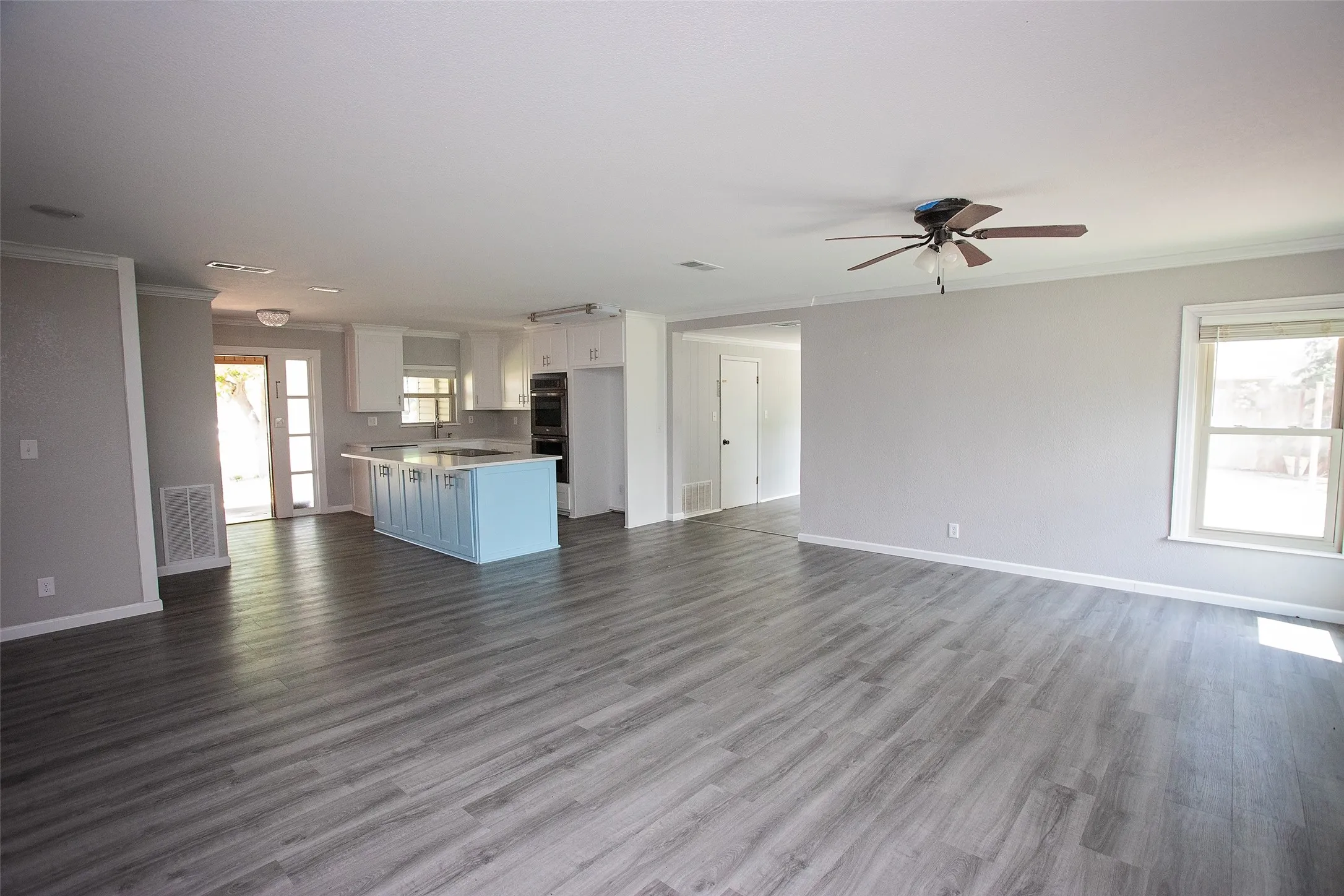 Single Family Residence For Sale in Young County , 417 Summitt Avenue, Graham, Texas 76450, 4 Bedroom, 2 Bathroom, 2 Garage spaces, 2,323 Sqft, built in 1960, Price $340,000, mls#21281438, Real Estate Agent in Graham, Homes For Sale in Young county, Homes For Sale in Graham, Realtor in Graham Texas, Real Estate Brokerage Independent Realty Texas, Luminita Cordes Realtor