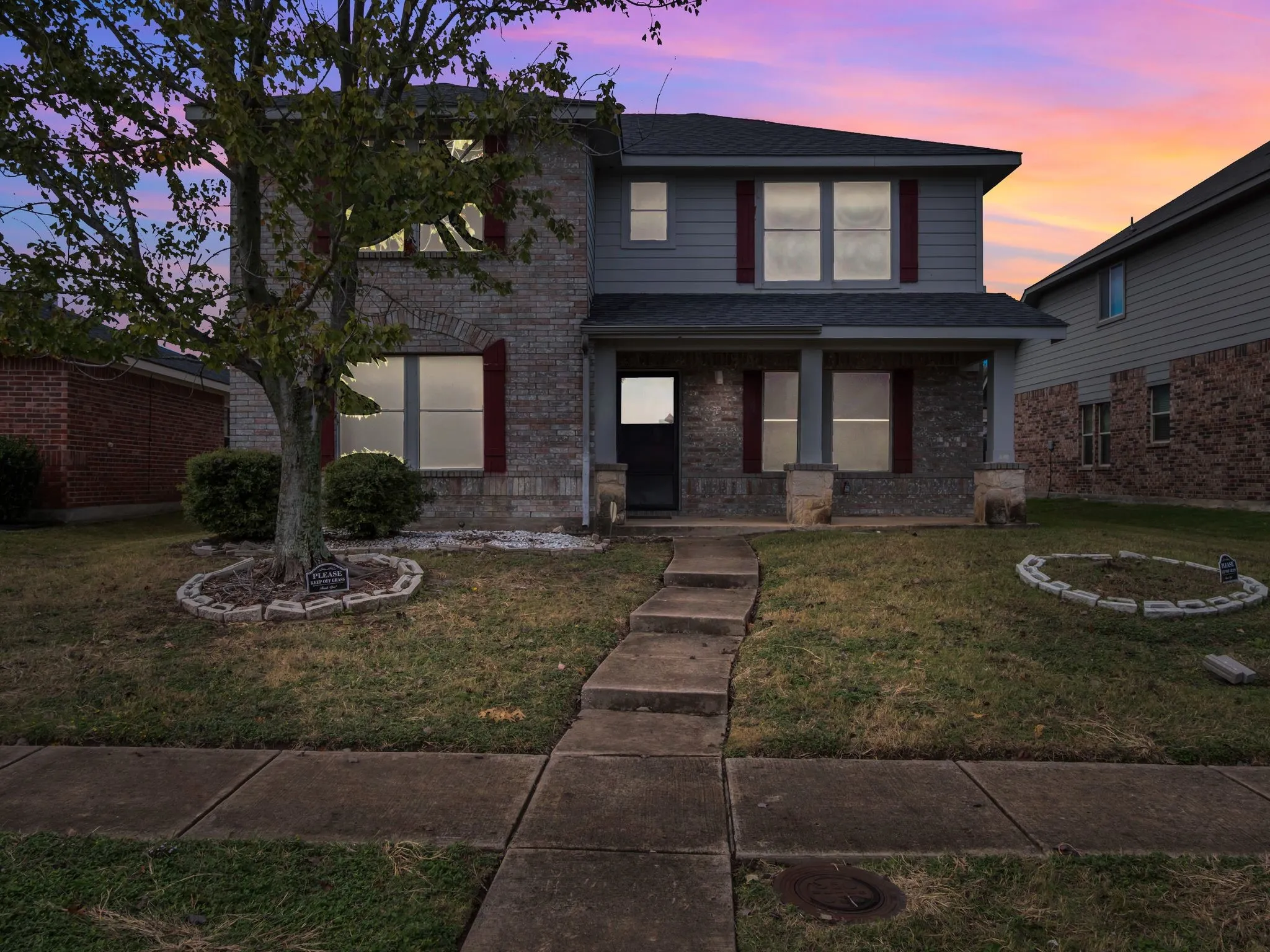 Single Family Residence For Sale in Dallas County , 2917 Mayfair Lane, Lancaster, Texas 75134, 4 Bedroom, 3 Bathroom, 2 Garage spaces, 2,285 Sqft, built in 2004, mls#21284612, Real Estate Agent in Lancaster, Homes For Sale in Dallas county, Homes For Sale in Lancaster, Realtor in Lancaster Texas, Real Estate Brokerage Independent Realty Texas, Luminita Cordes Realtor