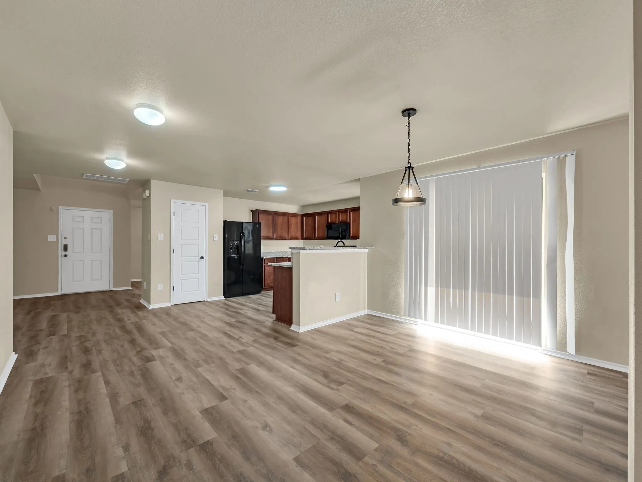 Single Family Residence For Sale in Dallas County , 2917 Mayfair Lane, Lancaster, Texas 75134, 4 Bedroom, 3 Bathroom, 2 Garage spaces, 2,285 Sqft, built in 2004, mls#21284612, Real Estate Agent in Lancaster, Homes For Sale in Dallas county, Homes For Sale in Lancaster, Realtor in Lancaster Texas, Real Estate Brokerage Independent Realty Texas, Luminita Cordes Realtor