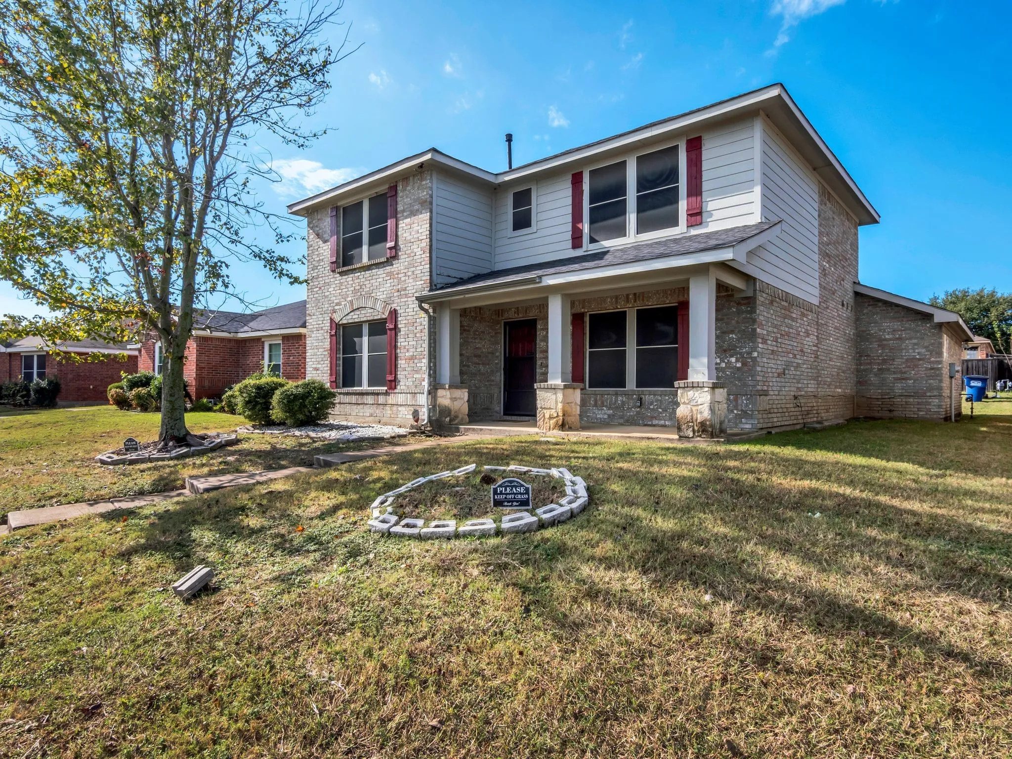 Single Family Residence For Sale in Dallas County , 2917 Mayfair Lane, Lancaster, Texas 75134, 4 Bedroom, 3 Bathroom, 2 Garage spaces, 2,285 Sqft, built in 2004, mls#21284612, Real Estate Agent in Lancaster, Homes For Sale in Dallas county, Homes For Sale in Lancaster, Realtor in Lancaster Texas, Real Estate Brokerage Independent Realty Texas, Luminita Cordes Realtor