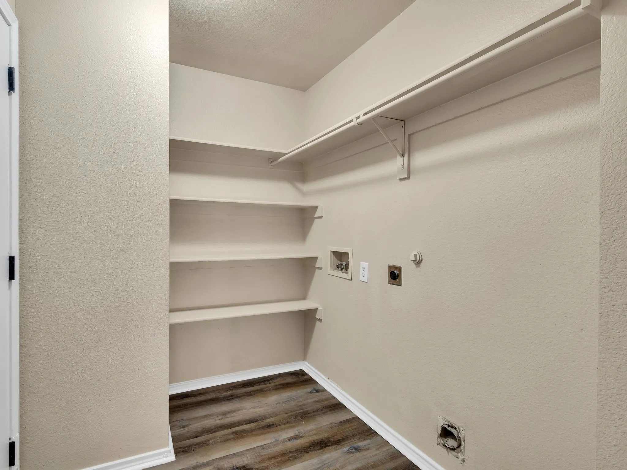 Single Family Residence For Sale in Dallas County , 2917 Mayfair Lane, Lancaster, Texas 75134, 4 Bedroom, 3 Bathroom, 2 Garage spaces, 2,285 Sqft, built in 2004, mls#21284612, Real Estate Agent in Lancaster, Homes For Sale in Dallas county, Homes For Sale in Lancaster, Realtor in Lancaster Texas, Real Estate Brokerage Independent Realty Texas, Luminita Cordes Realtor